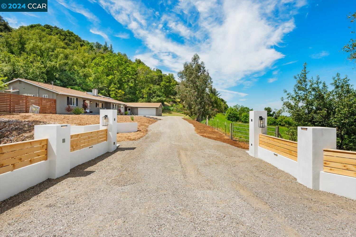 315 Bear Oaks Ln