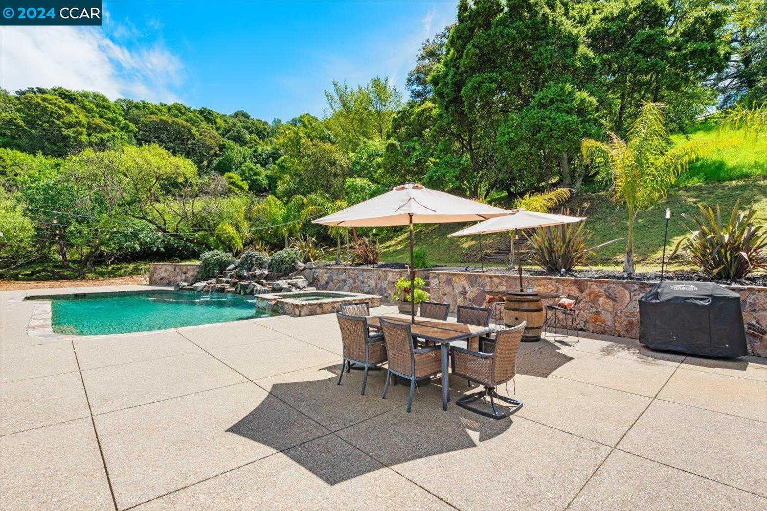 315 Bear Oaks Ln