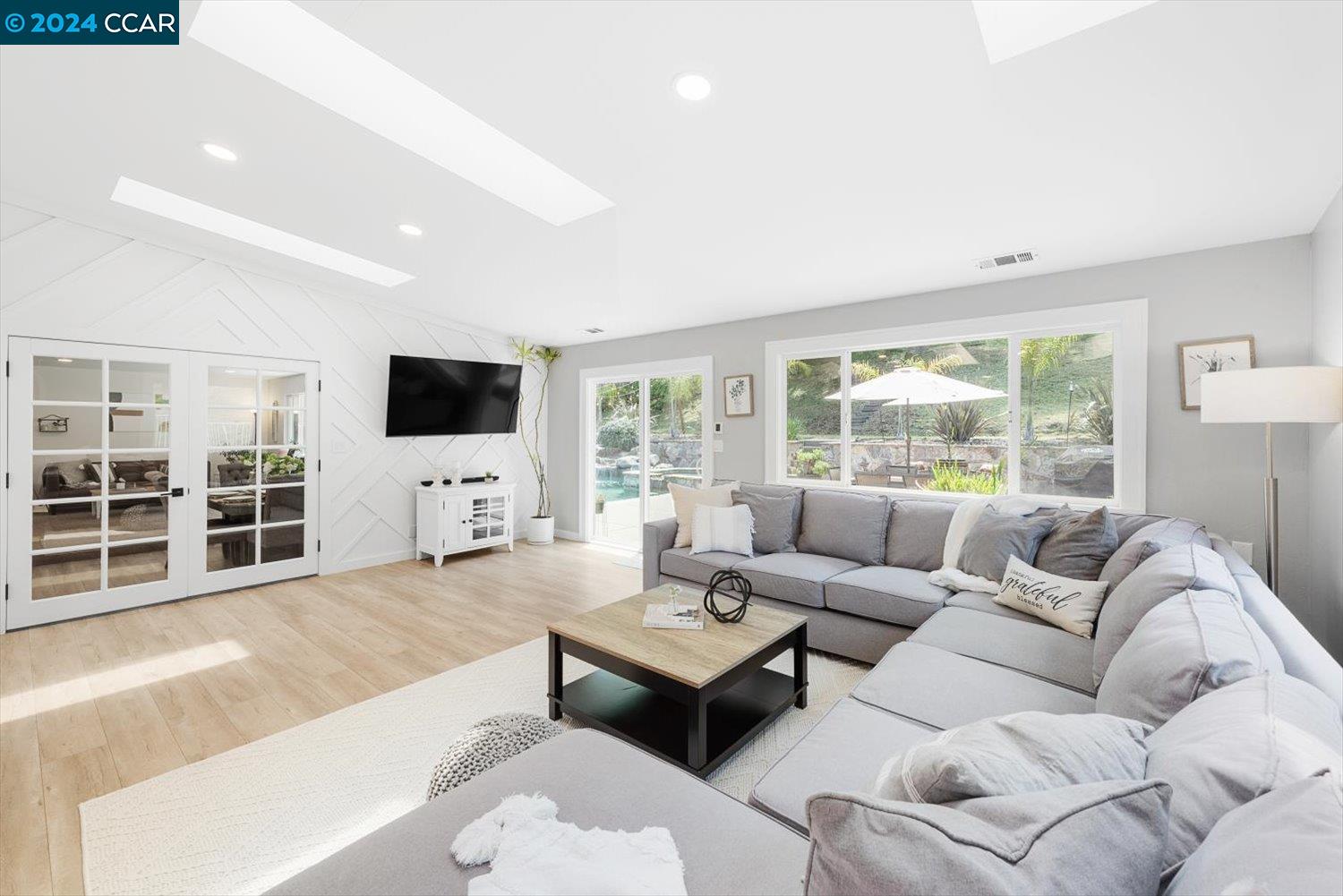 315 Bear Oaks Ln