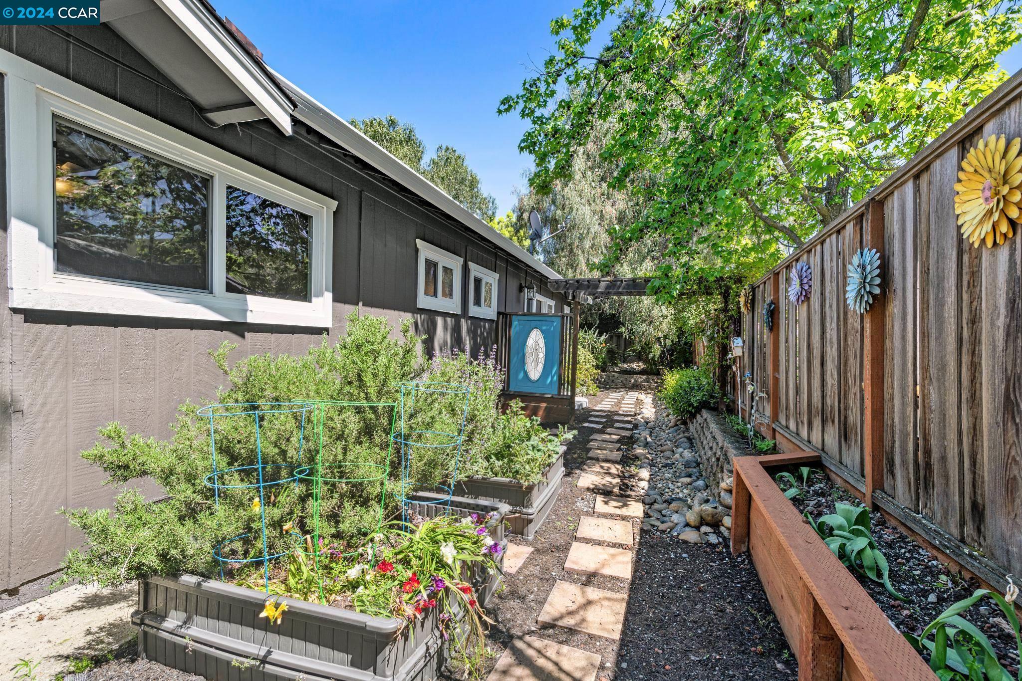 1201 Krona Ln