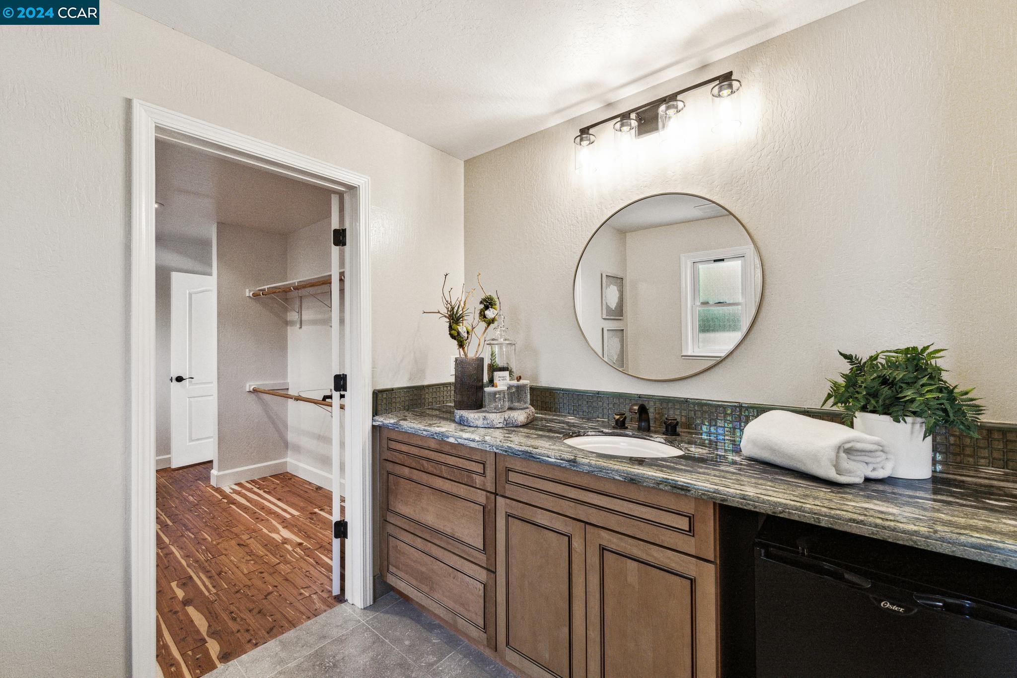 1201 Krona Ln