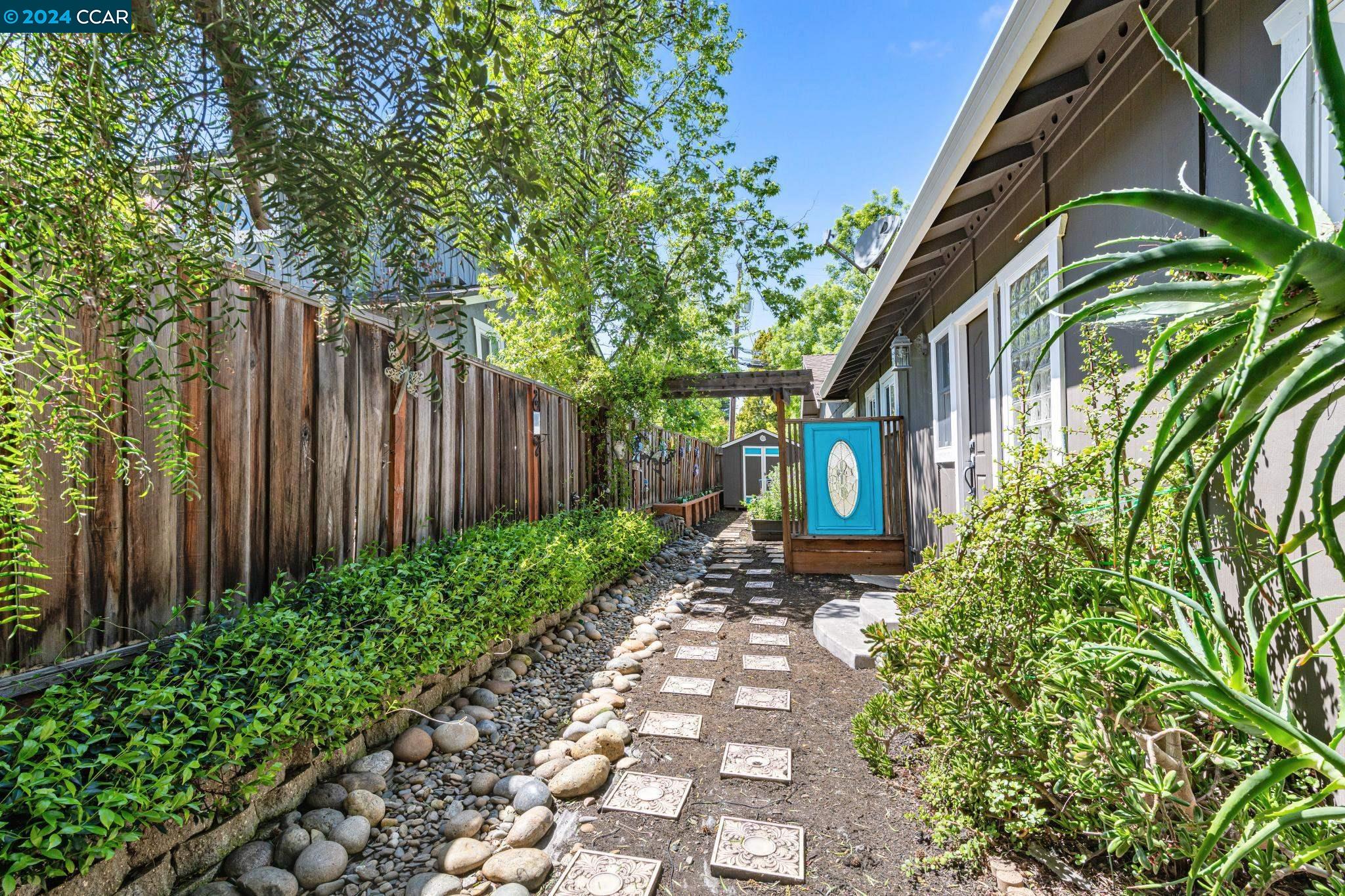 1201 Krona Ln