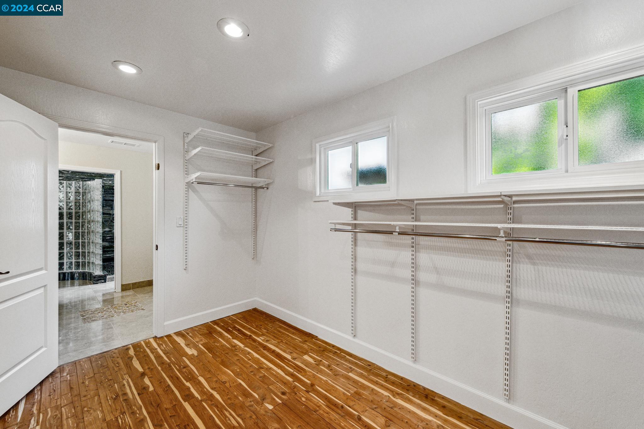 1201 Krona Ln