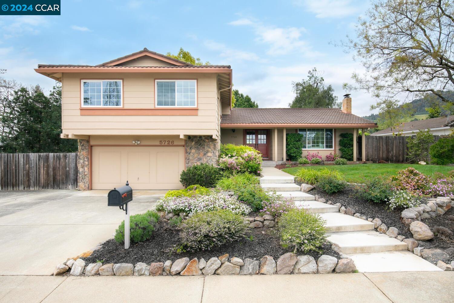5726 Roanwood Way