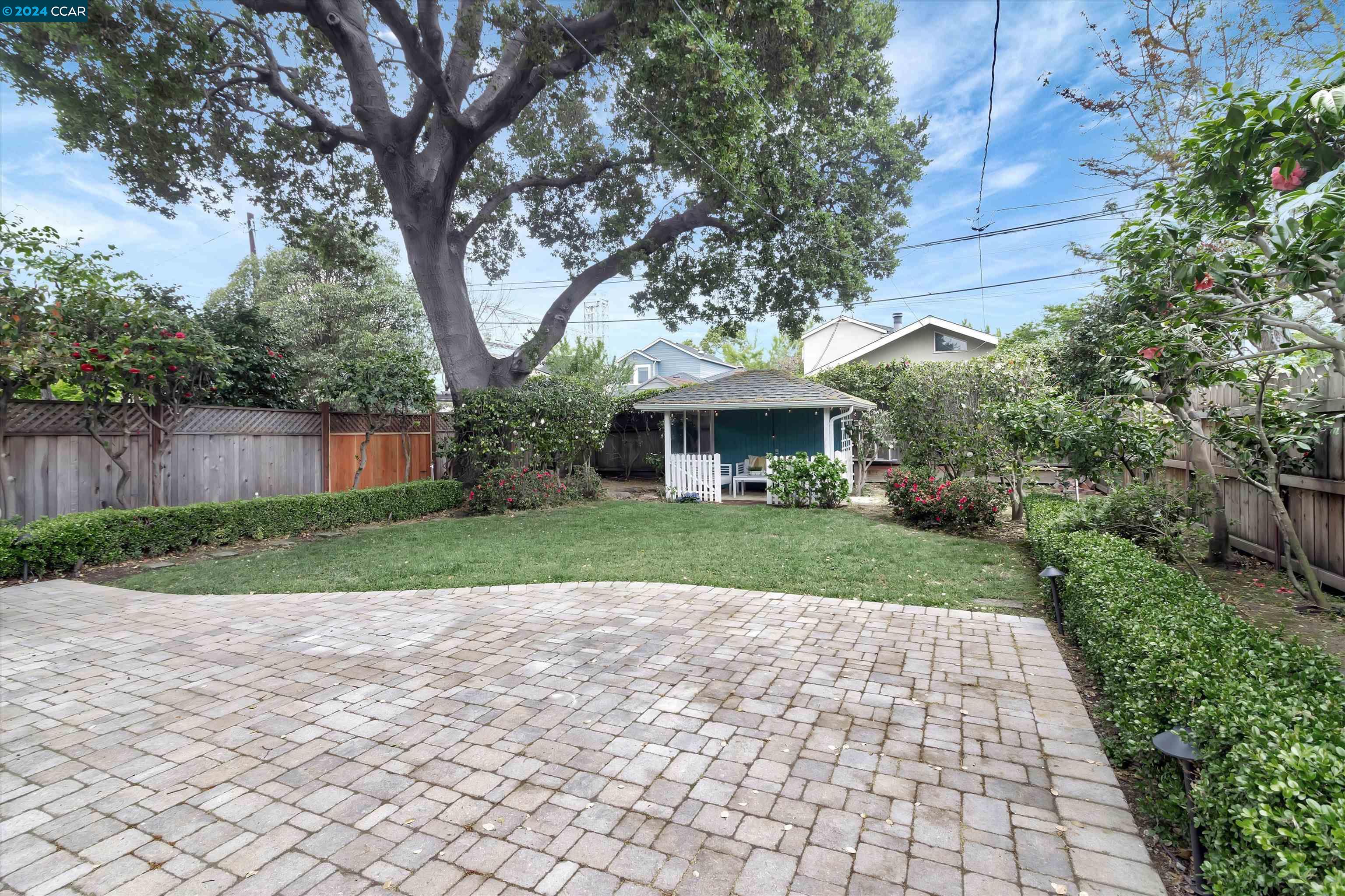 2827 Windsor Dr