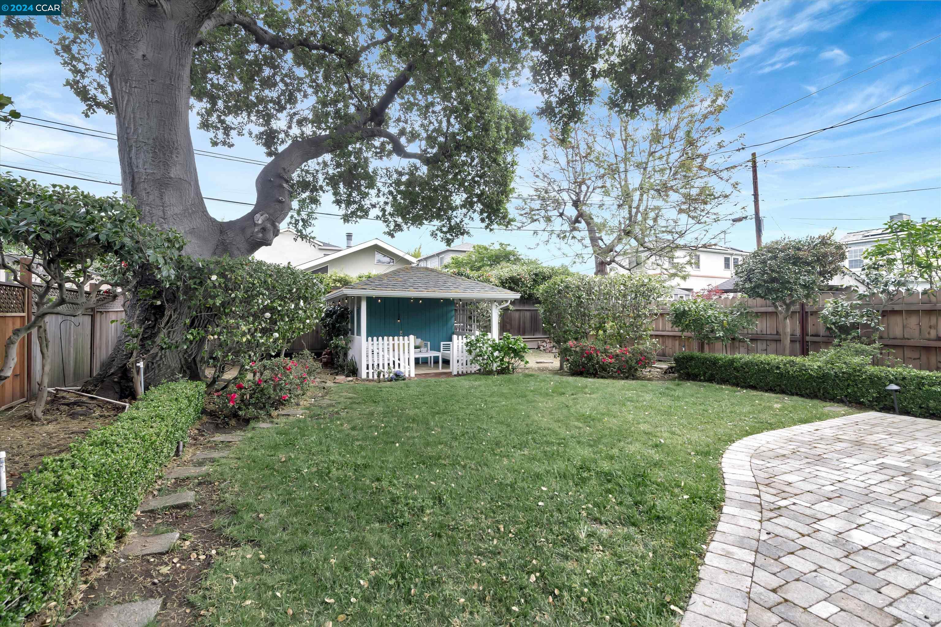 2827 Windsor Dr