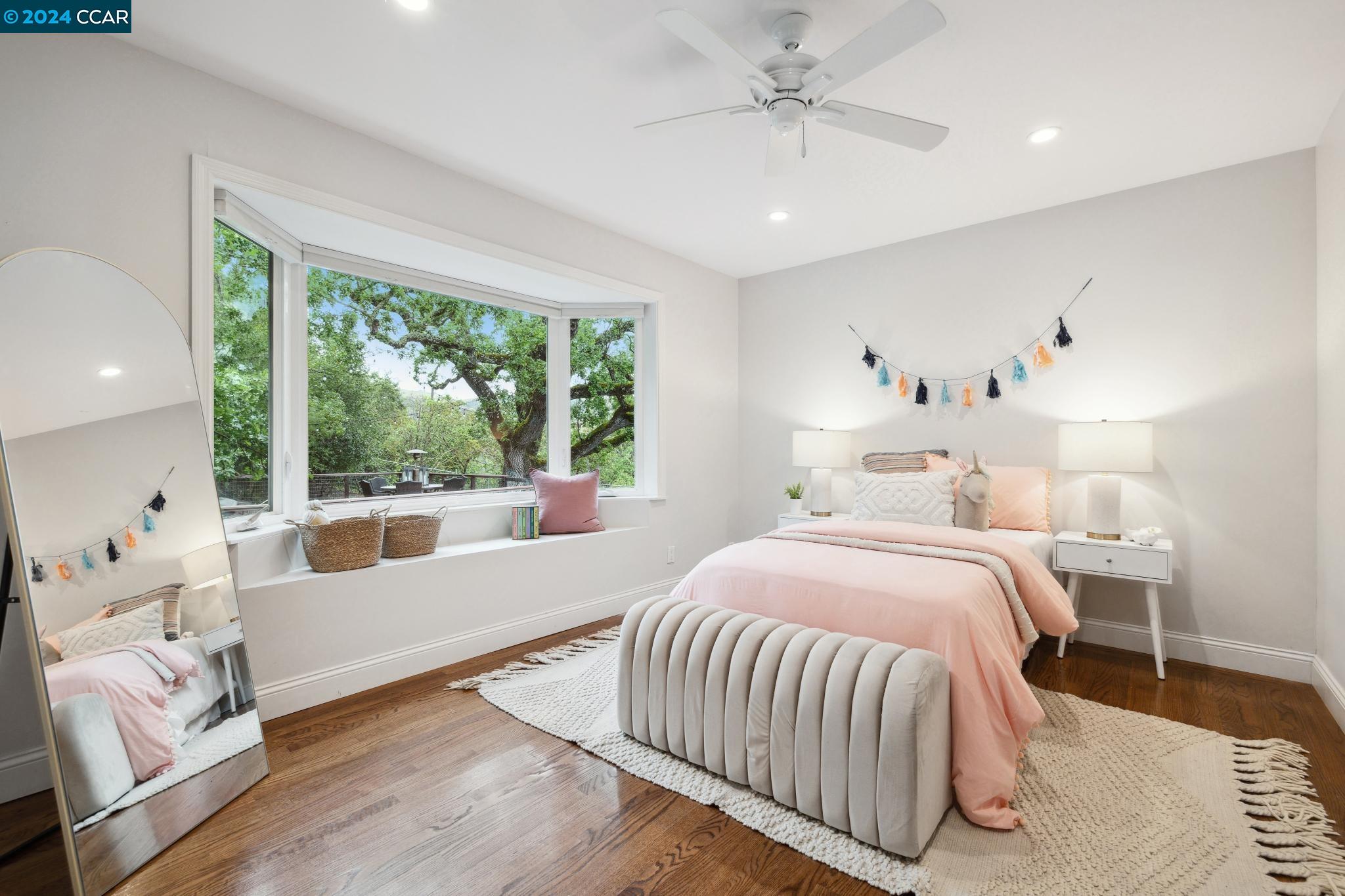 1013 Via Roble