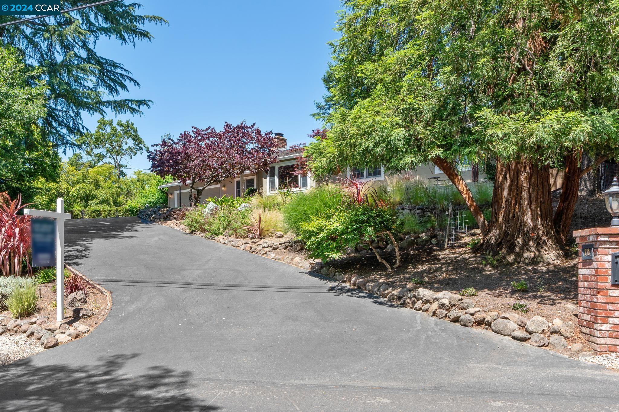 216 Oak Knoll Loop