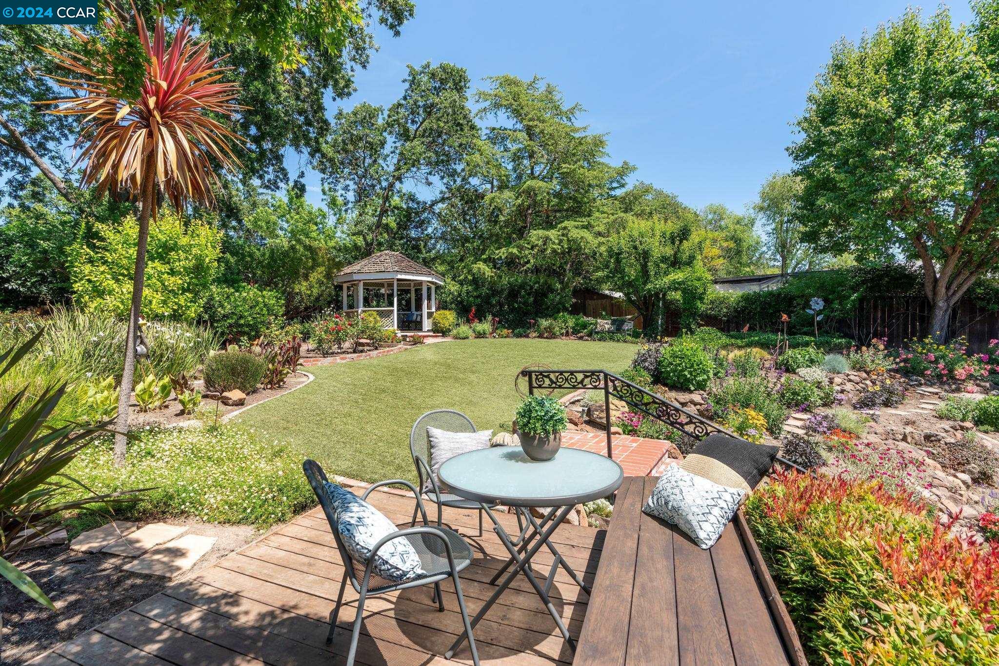 216 Oak Knoll Loop