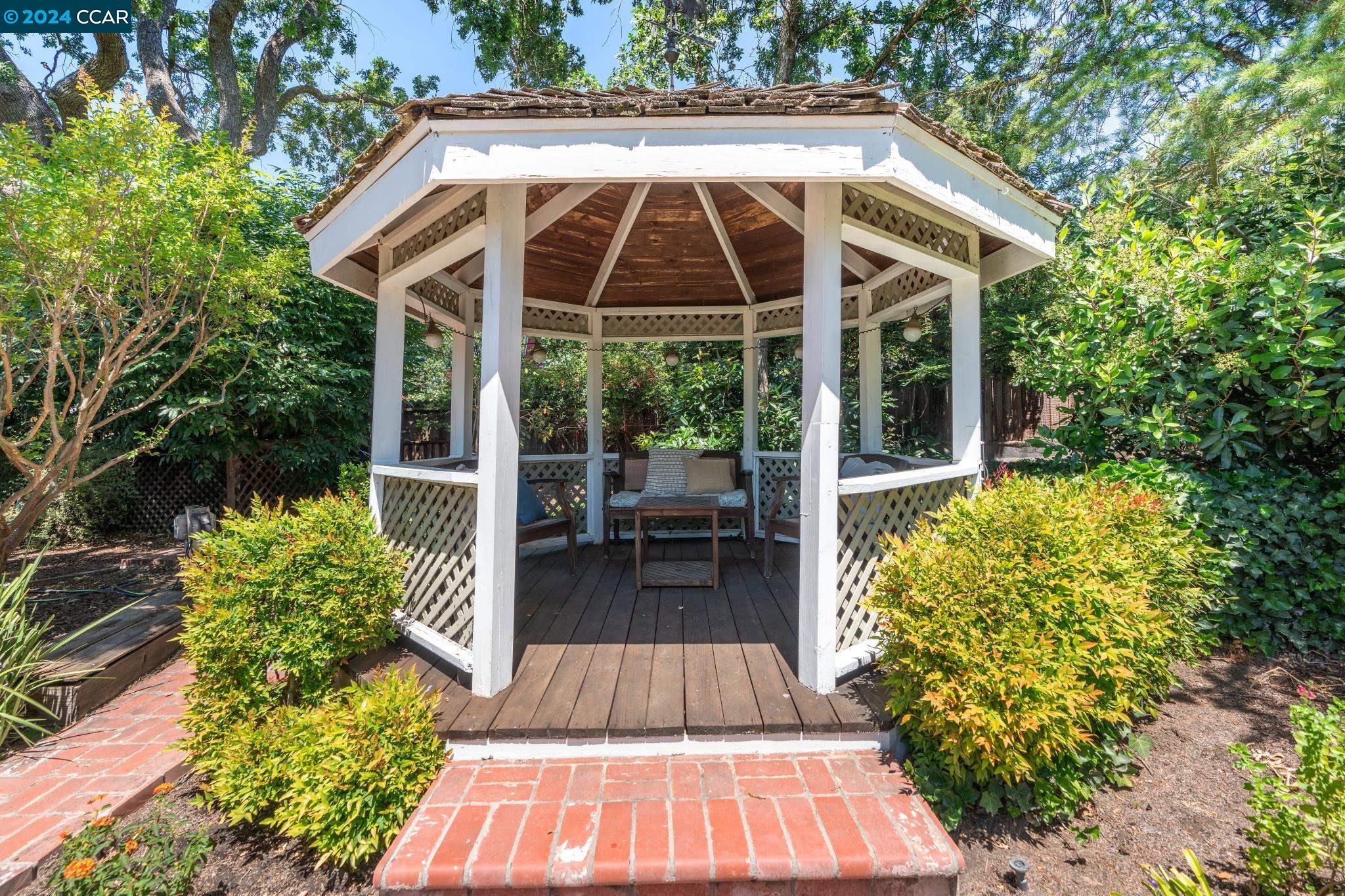 216 Oak Knoll Loop