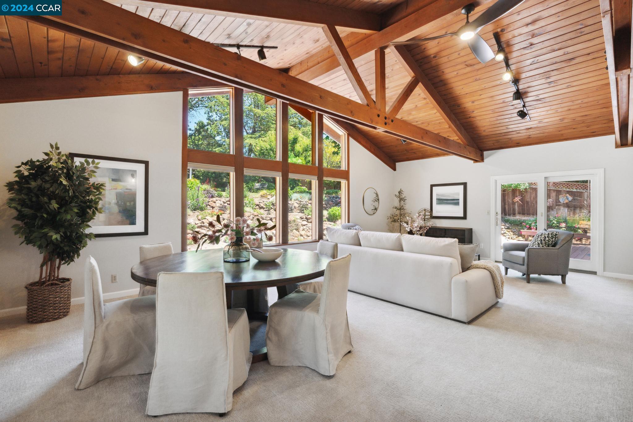 216 Oak Knoll Loop