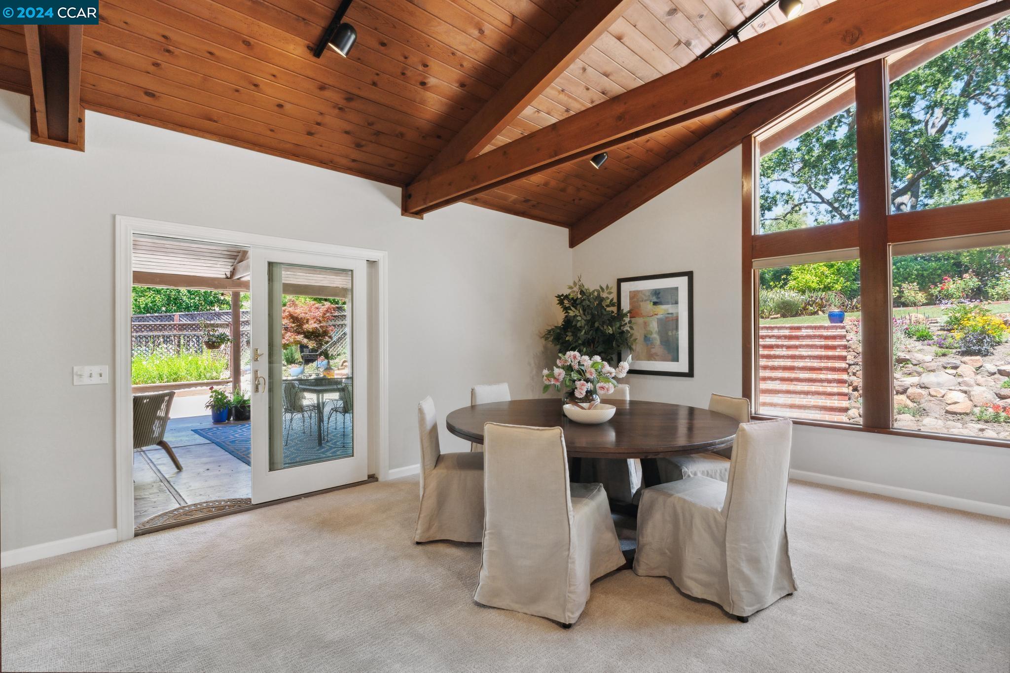 216 Oak Knoll Loop
