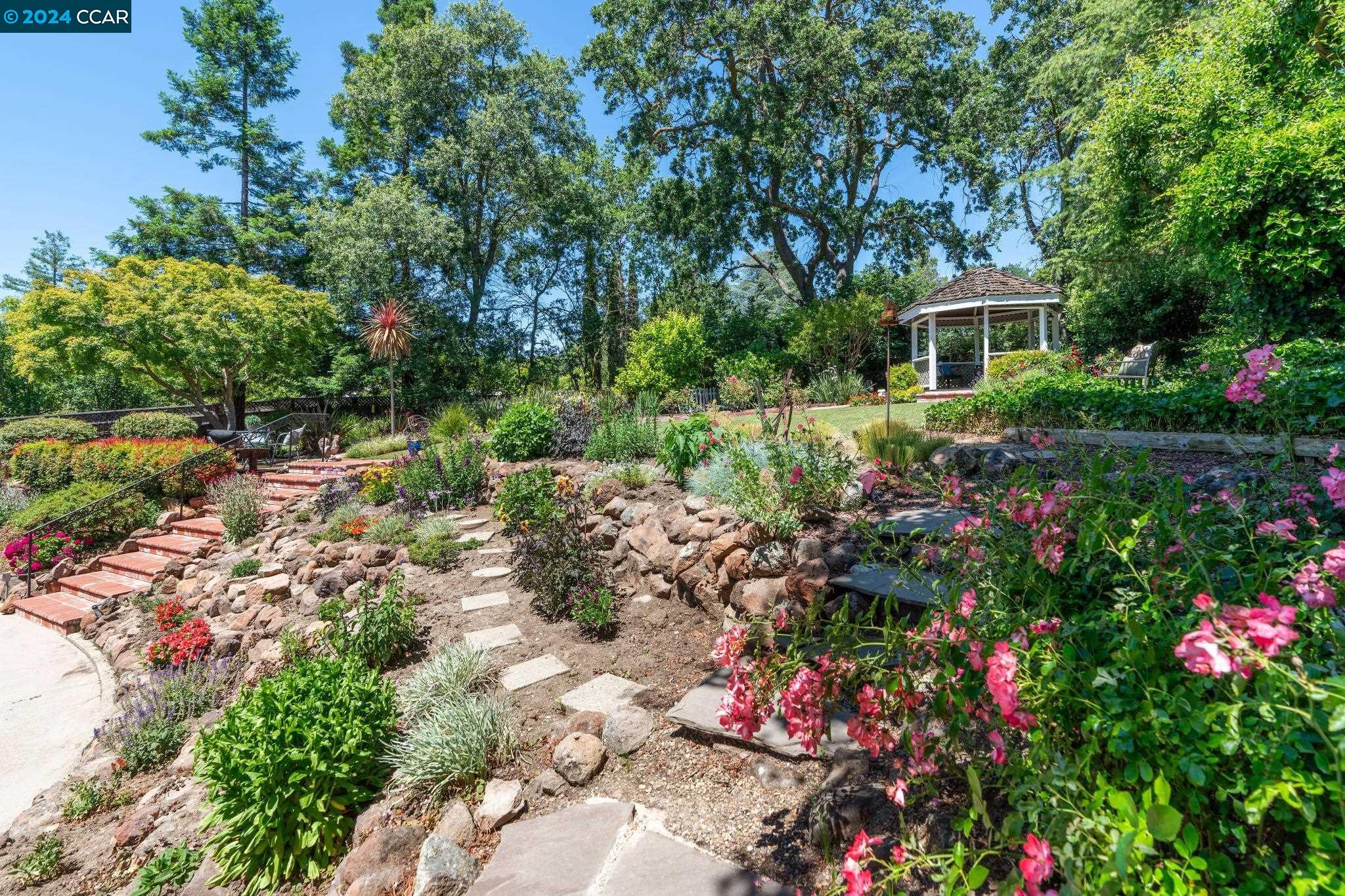 216 Oak Knoll Loop
