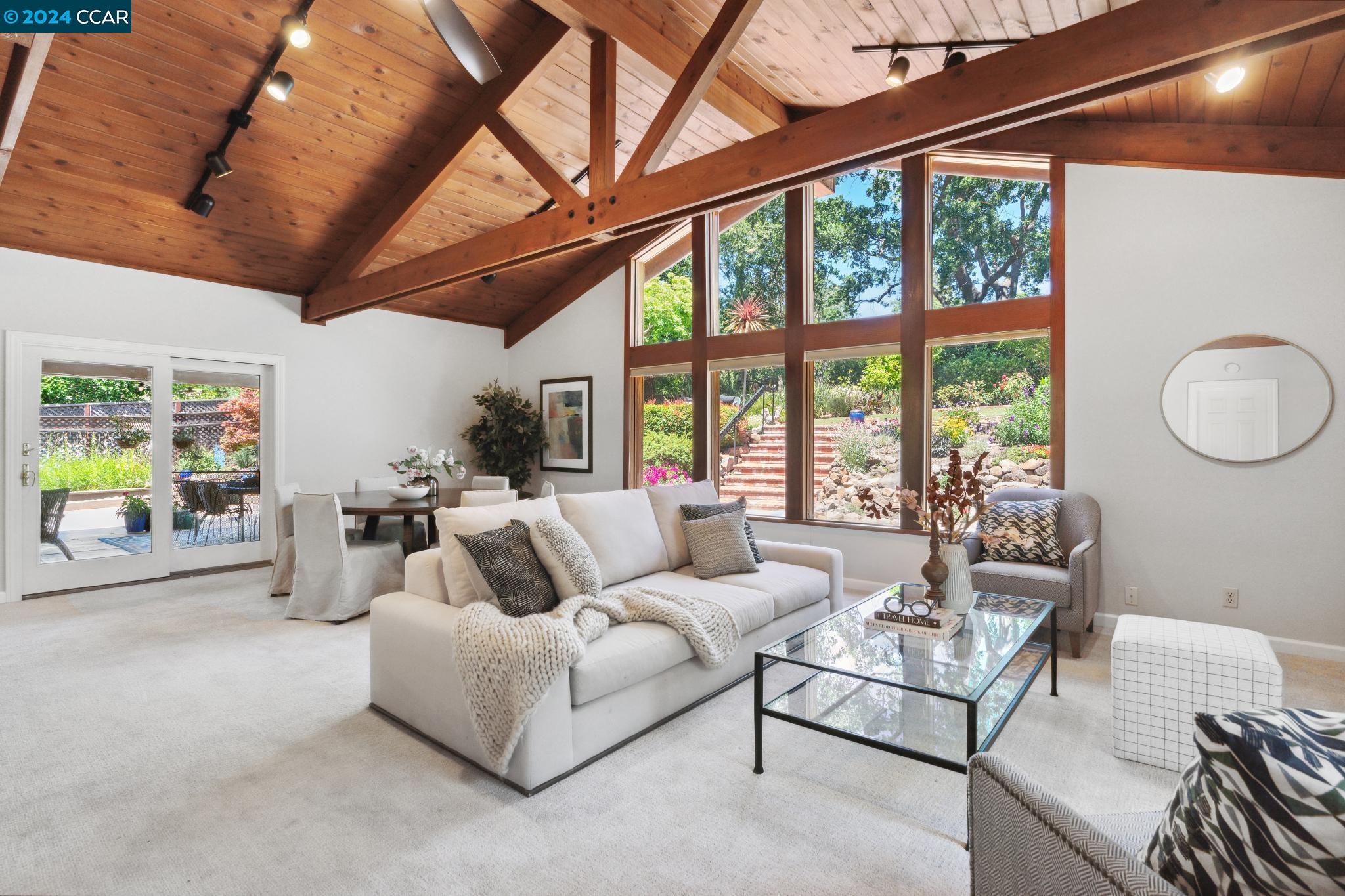 216 Oak Knoll Loop