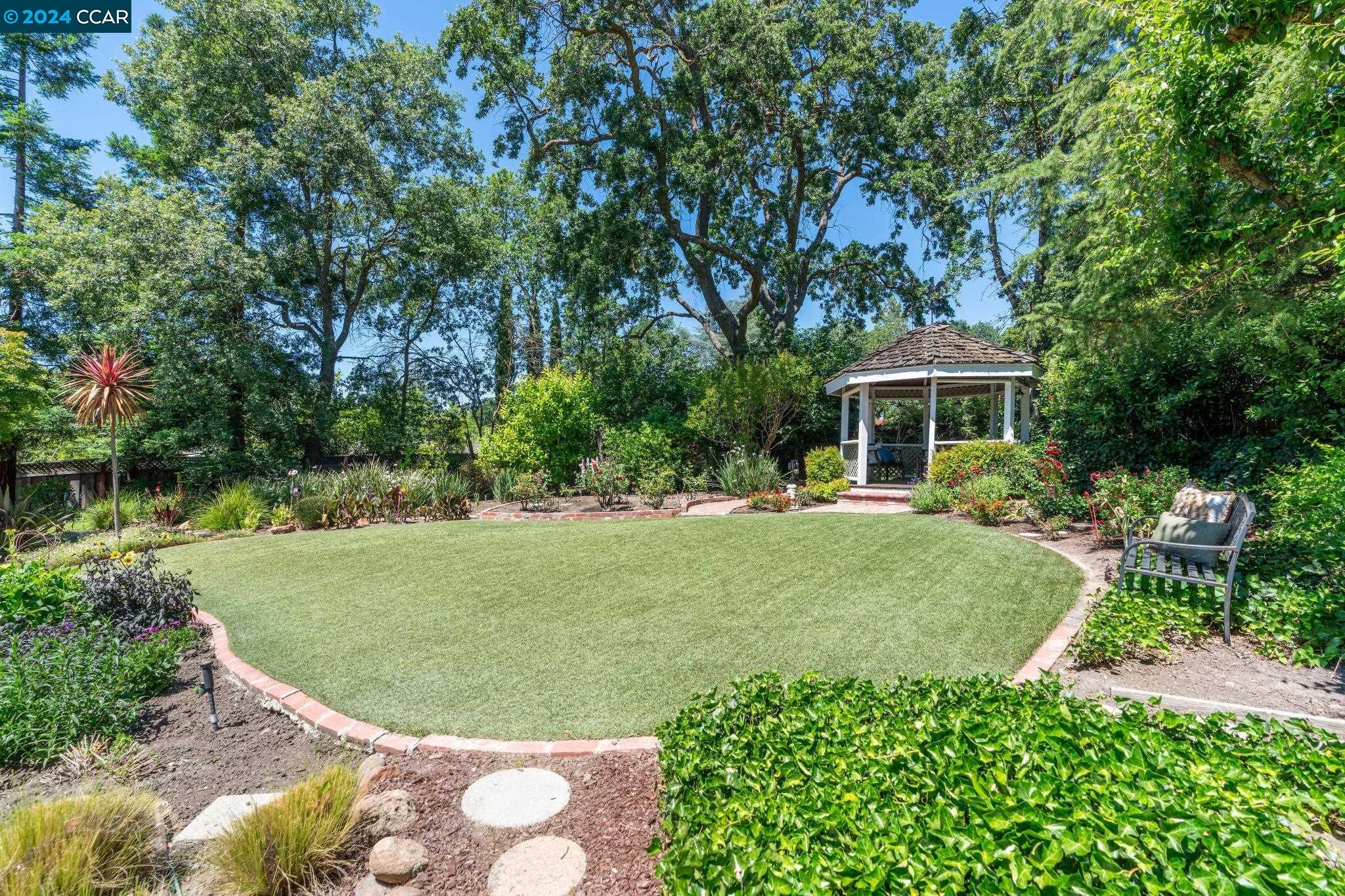 216 Oak Knoll Loop