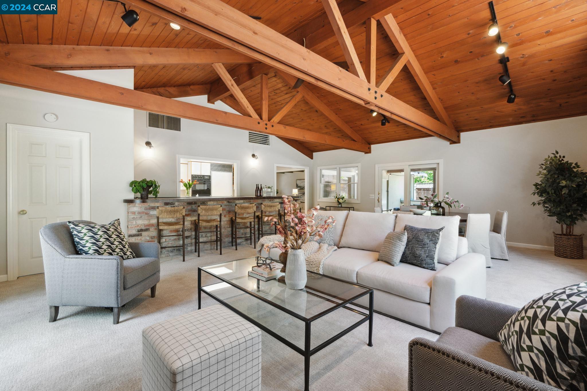 216 Oak Knoll Loop