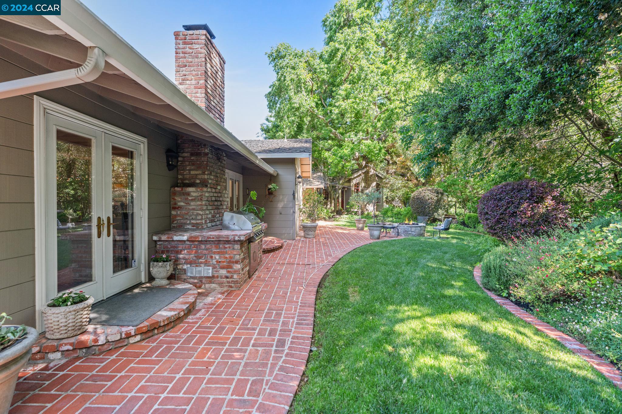 15 Hartwood Ct