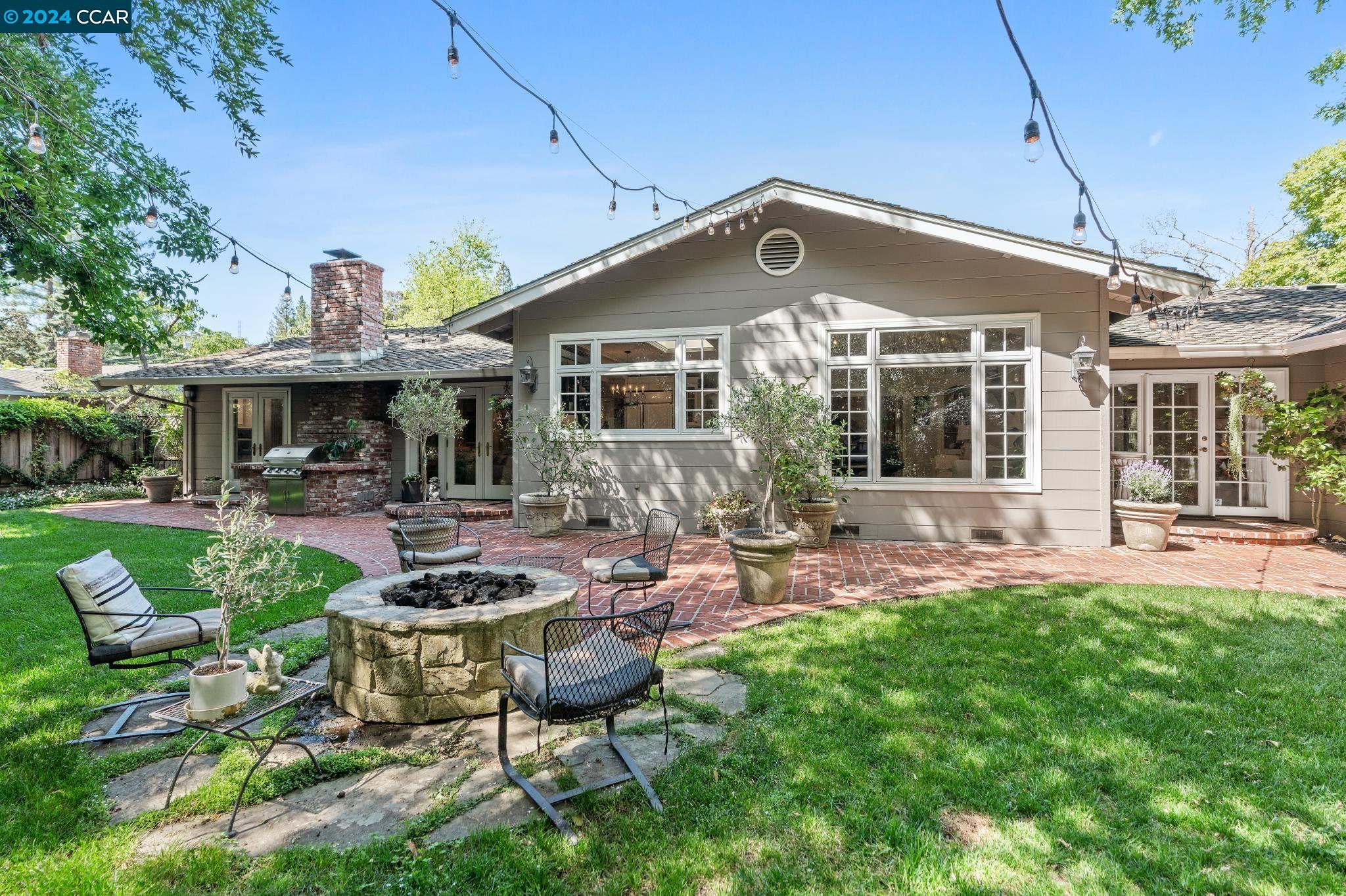 15 Hartwood Ct