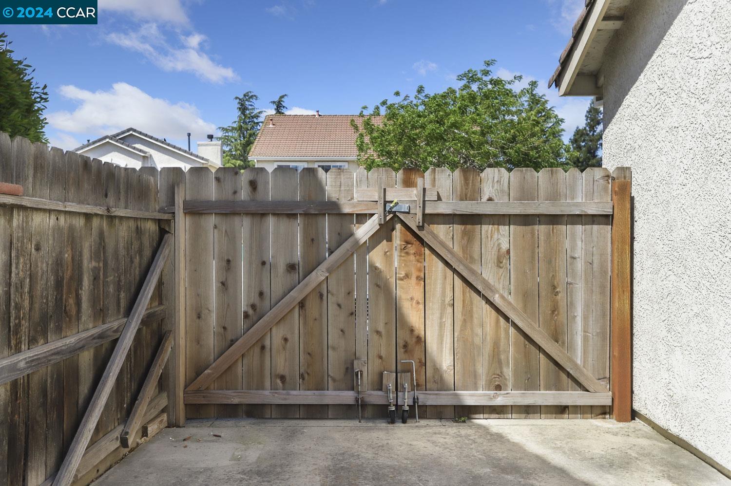 2513 Eagle Rock Cir