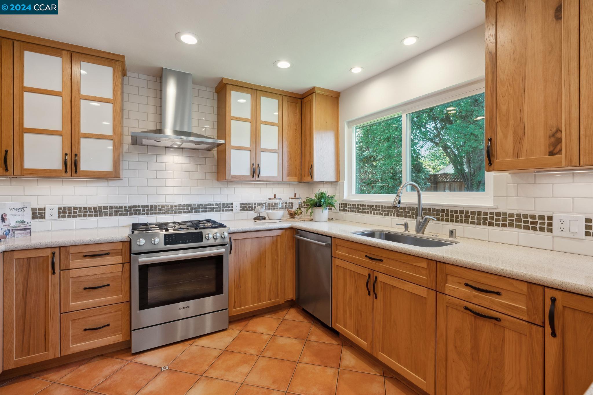 828 Ryan Ct