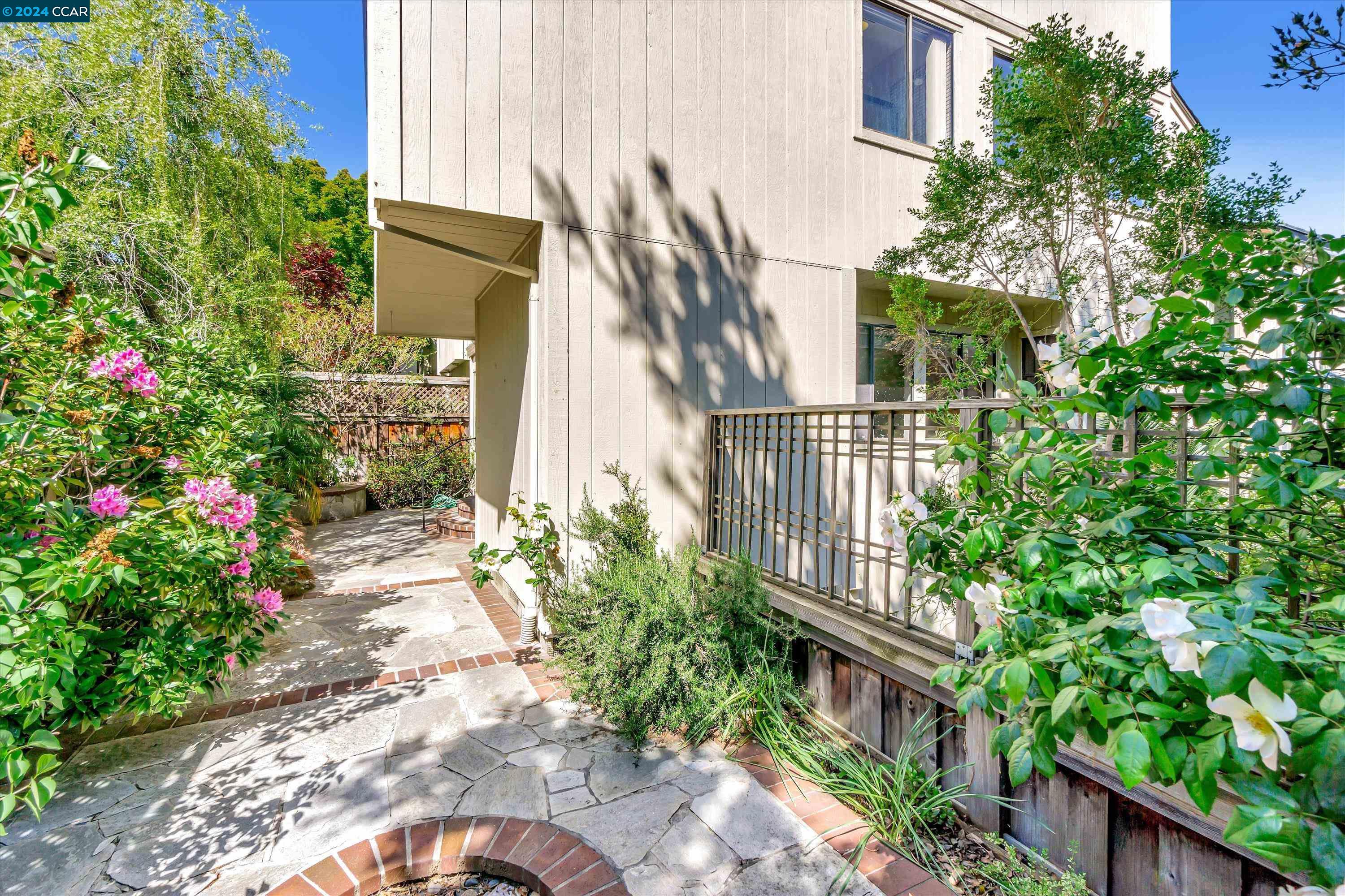 1821 Lamplight Ct