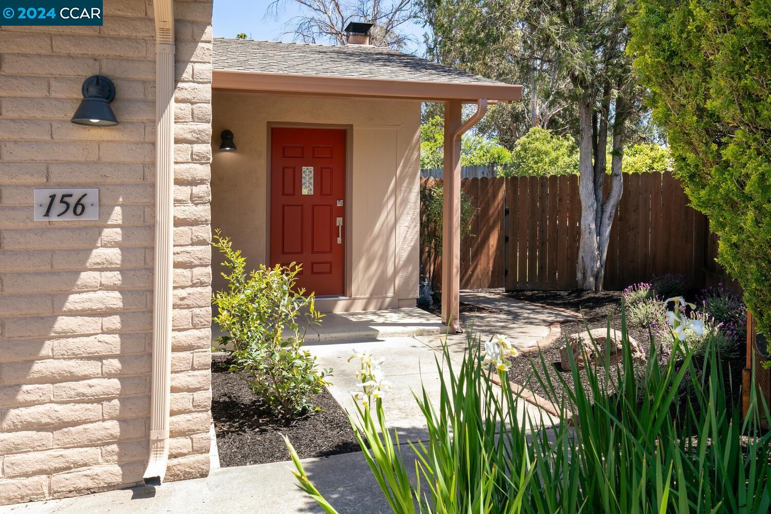 156 Woodview Ct