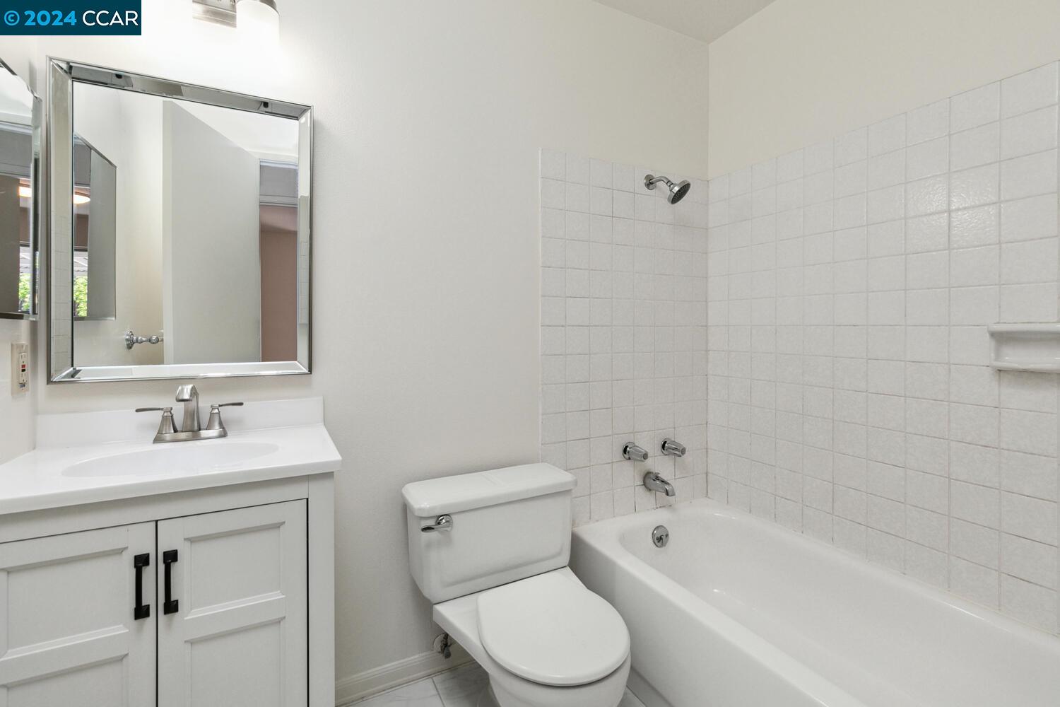 156 Woodview Ct