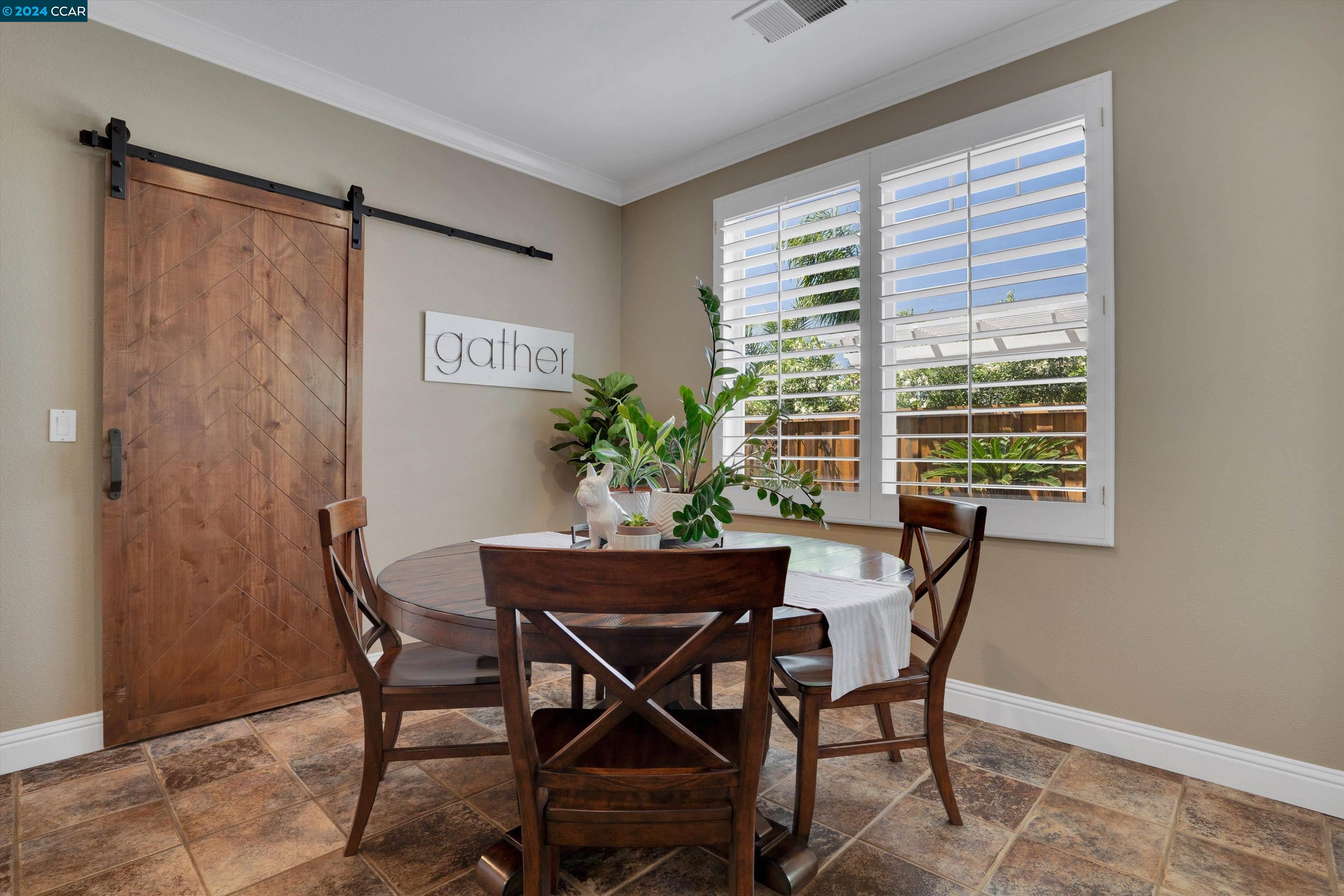 147 E Country Club Dr