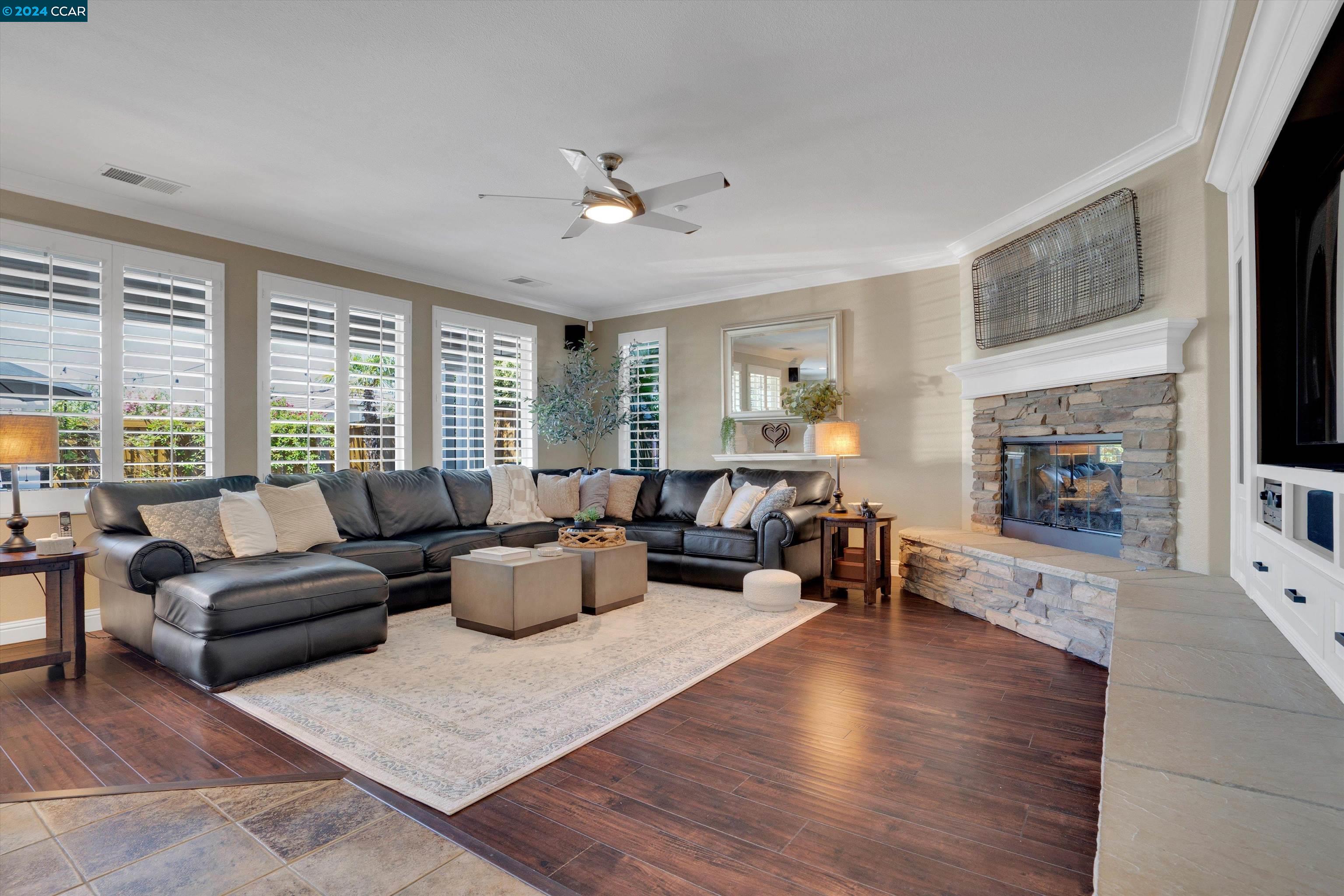 147 E Country Club Dr