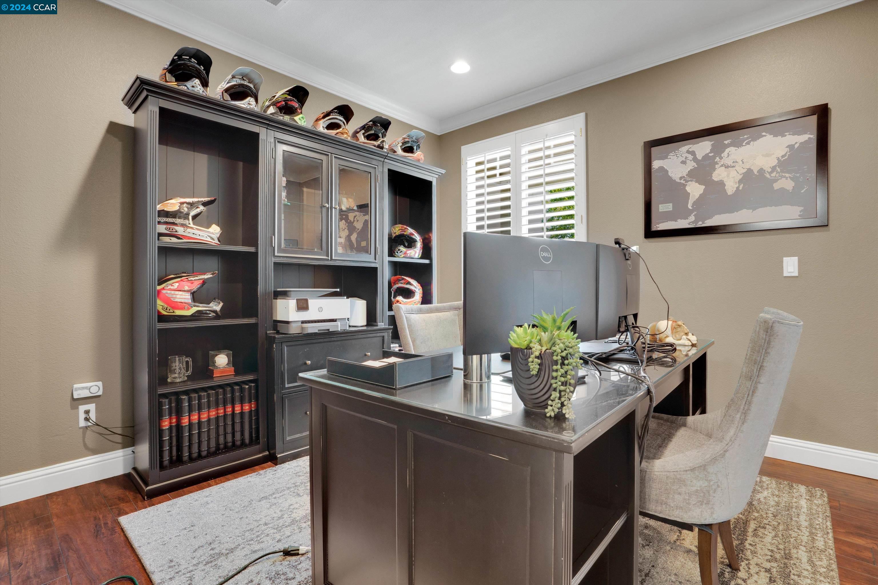 147 E Country Club Dr