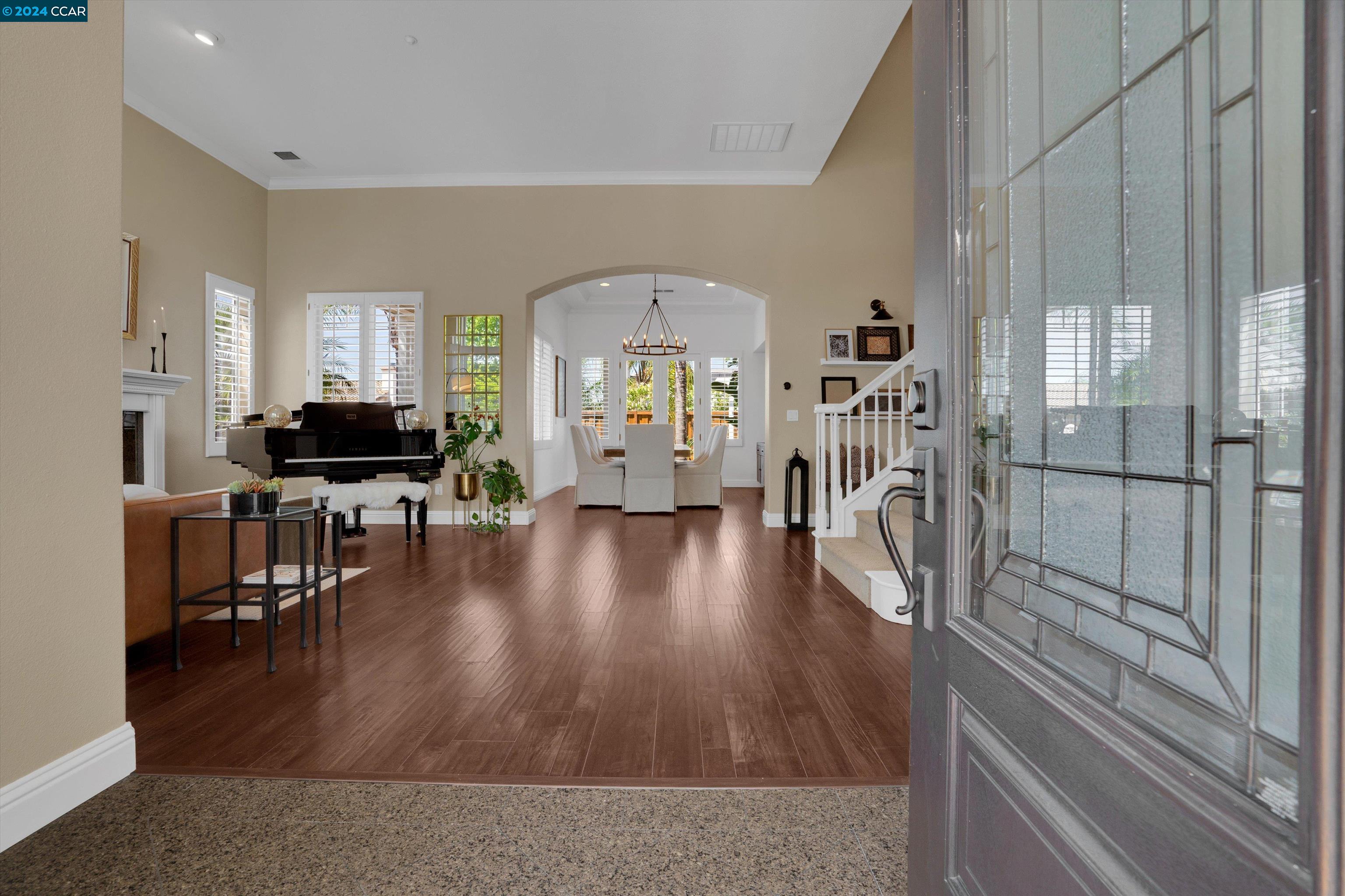 147 E Country Club Dr