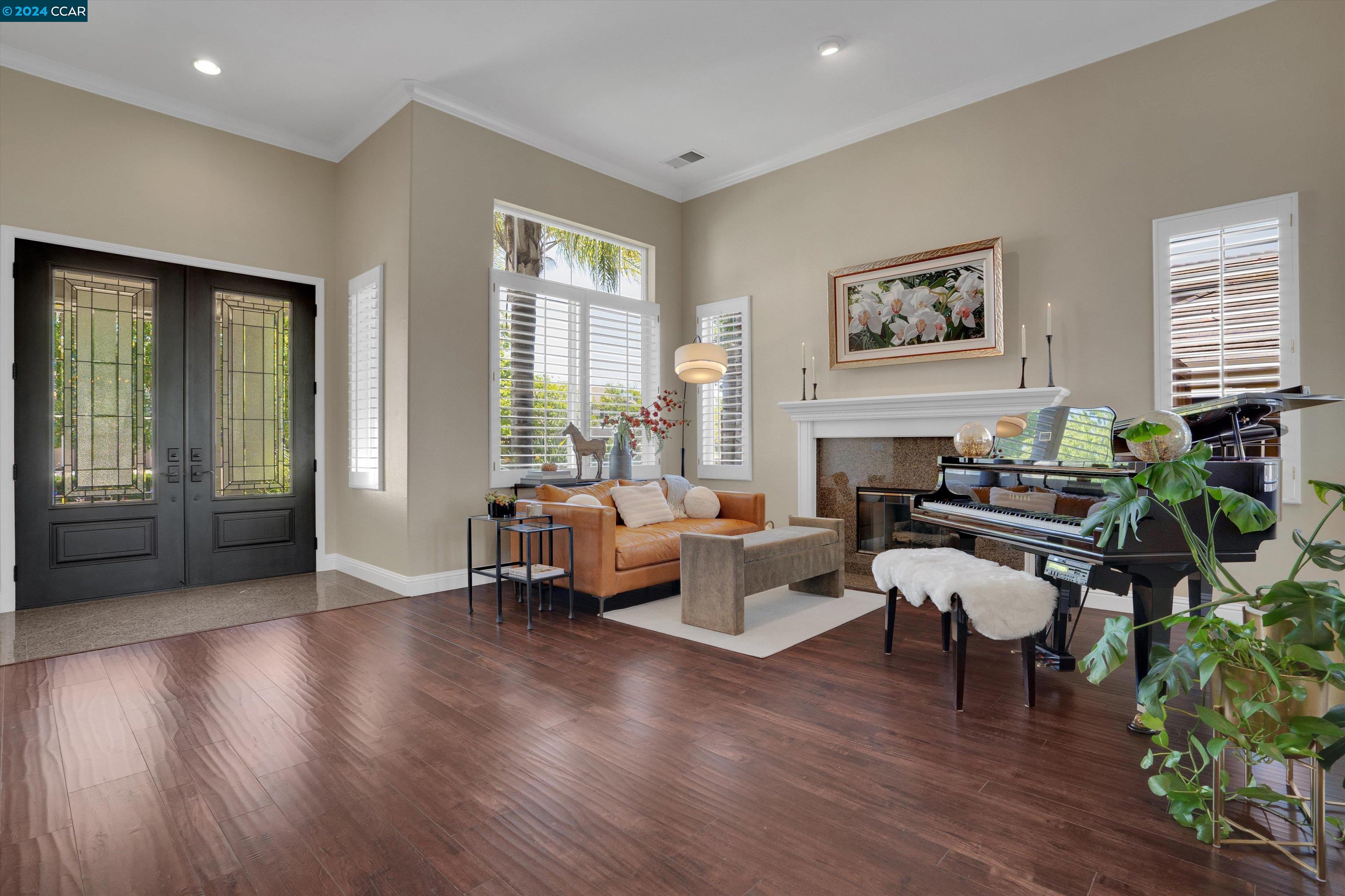 147 E Country Club Dr