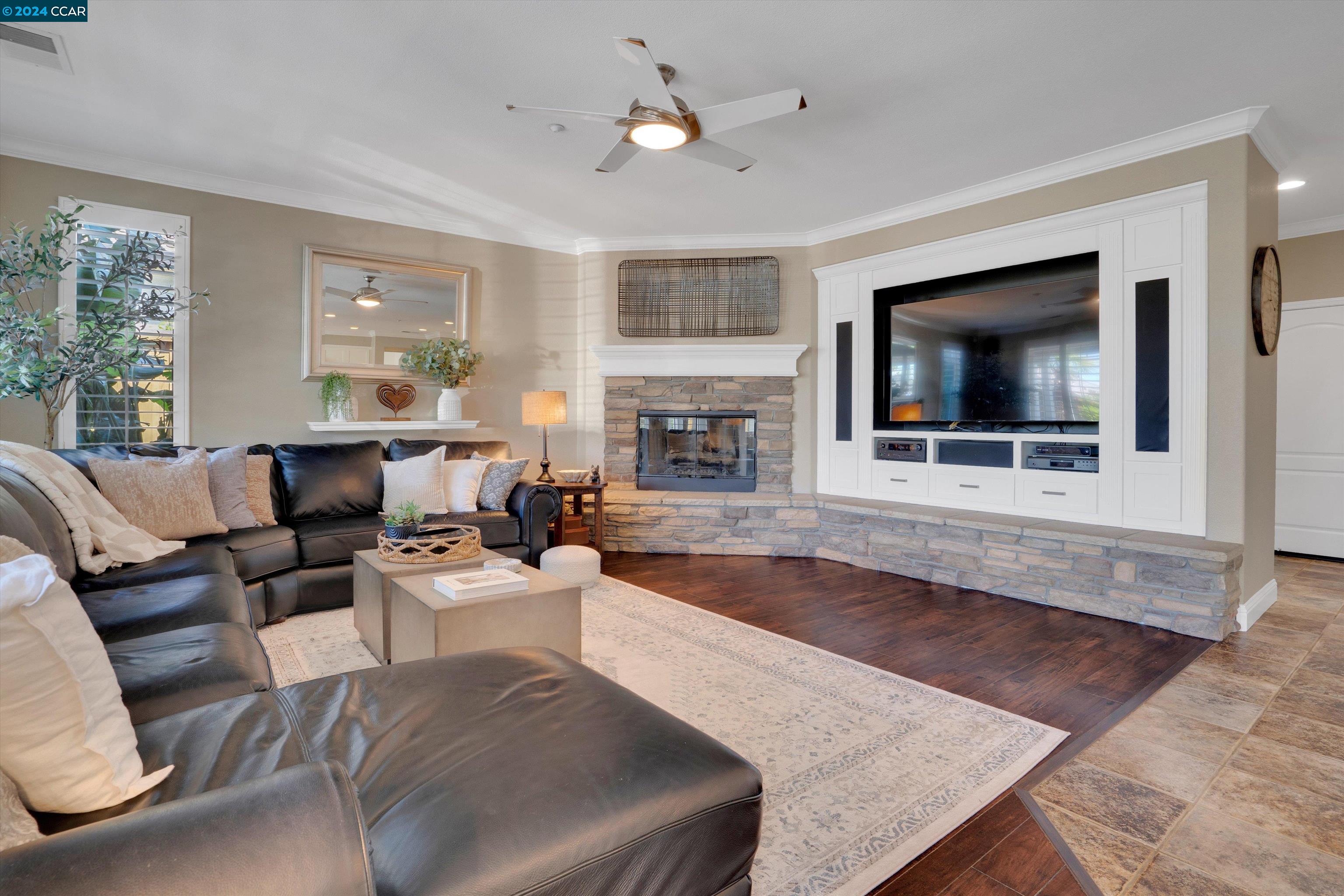 147 E Country Club Dr