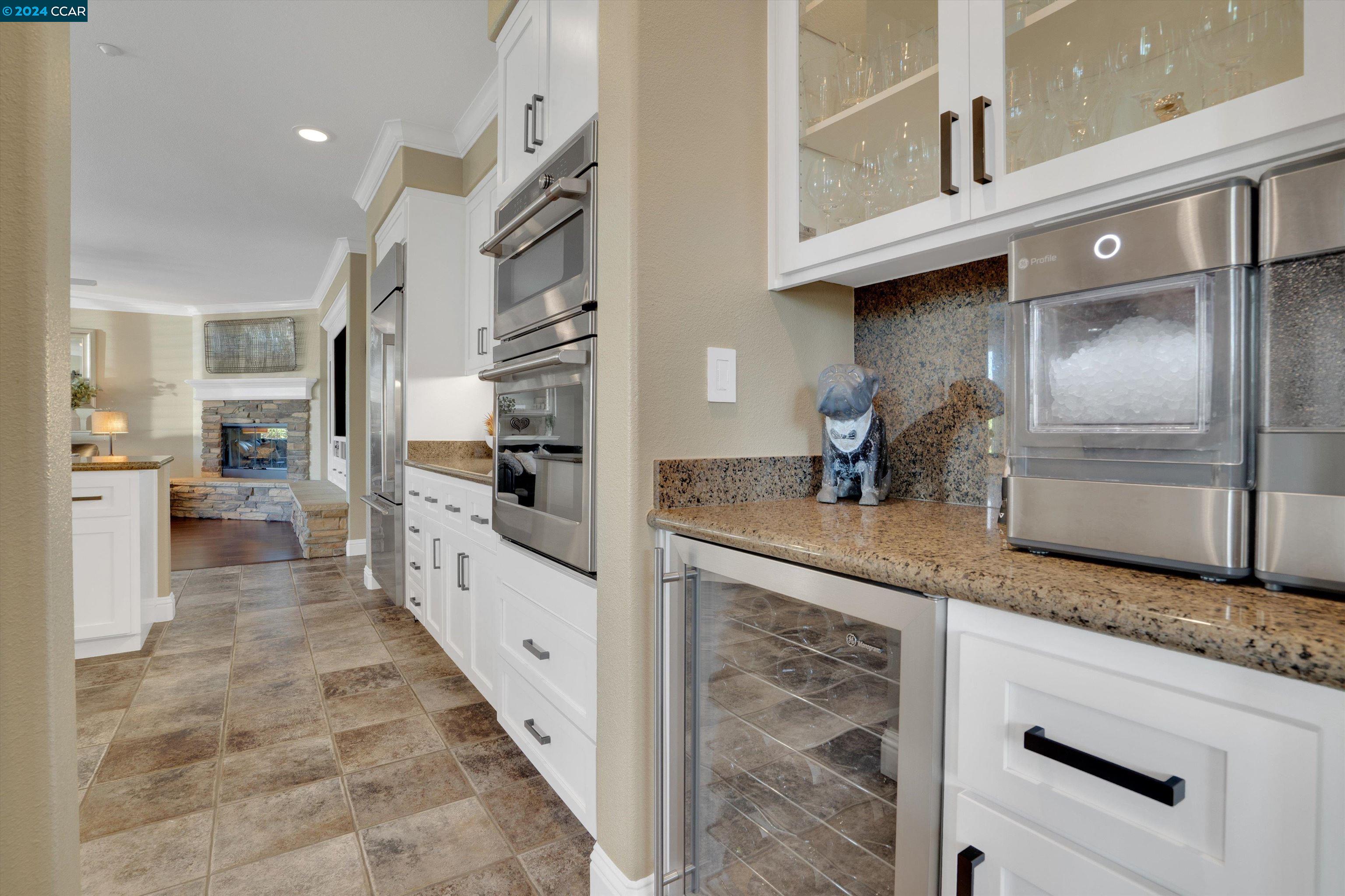 147 E Country Club Dr