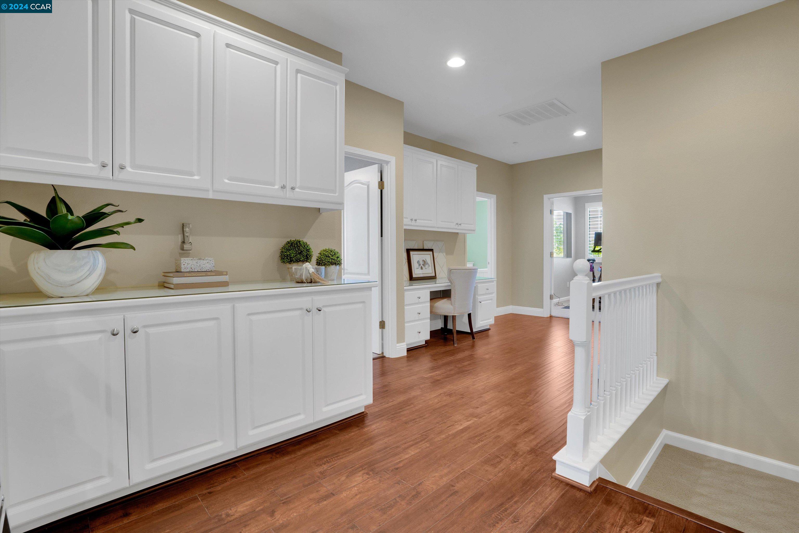 147 E Country Club Dr