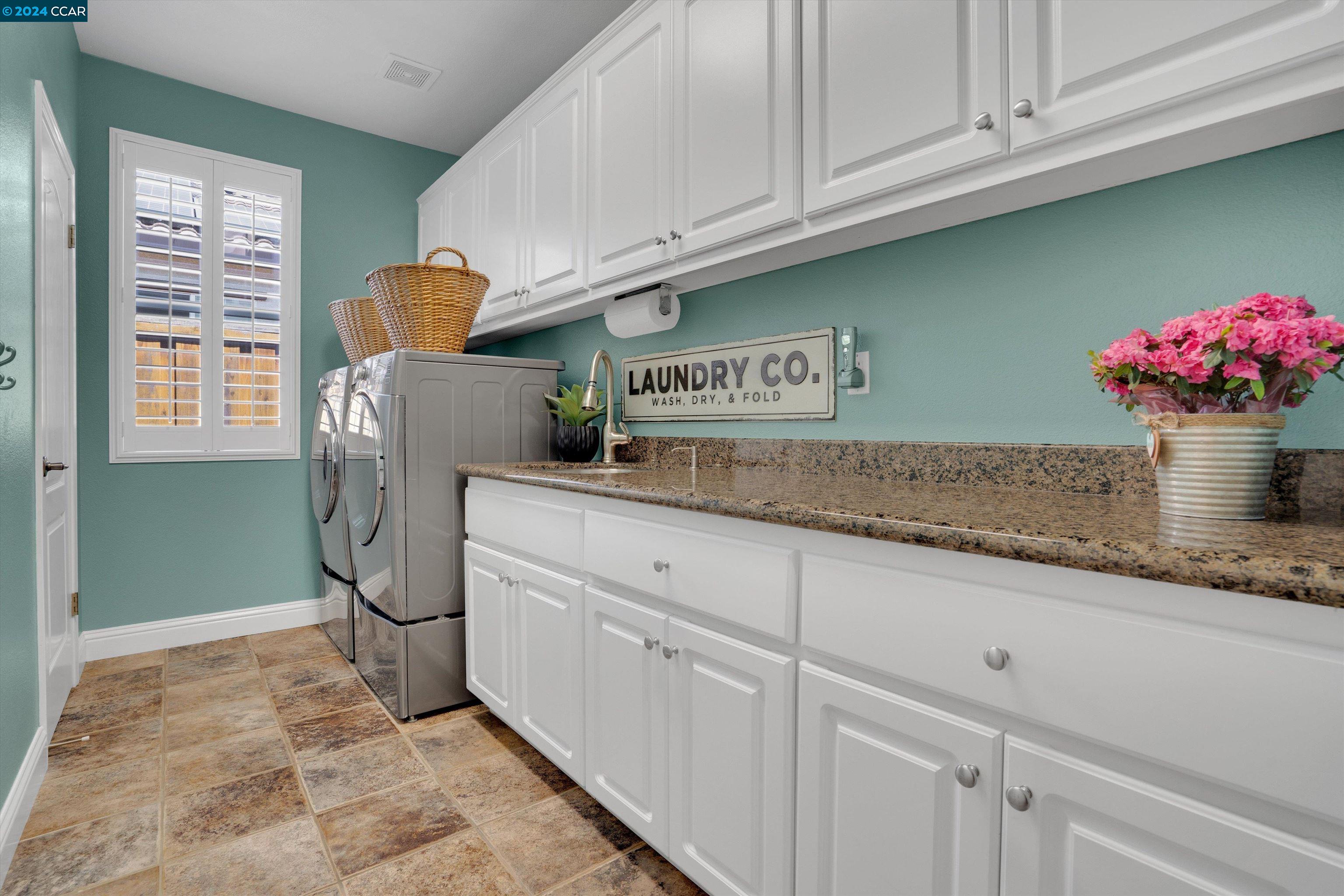 147 E Country Club Dr