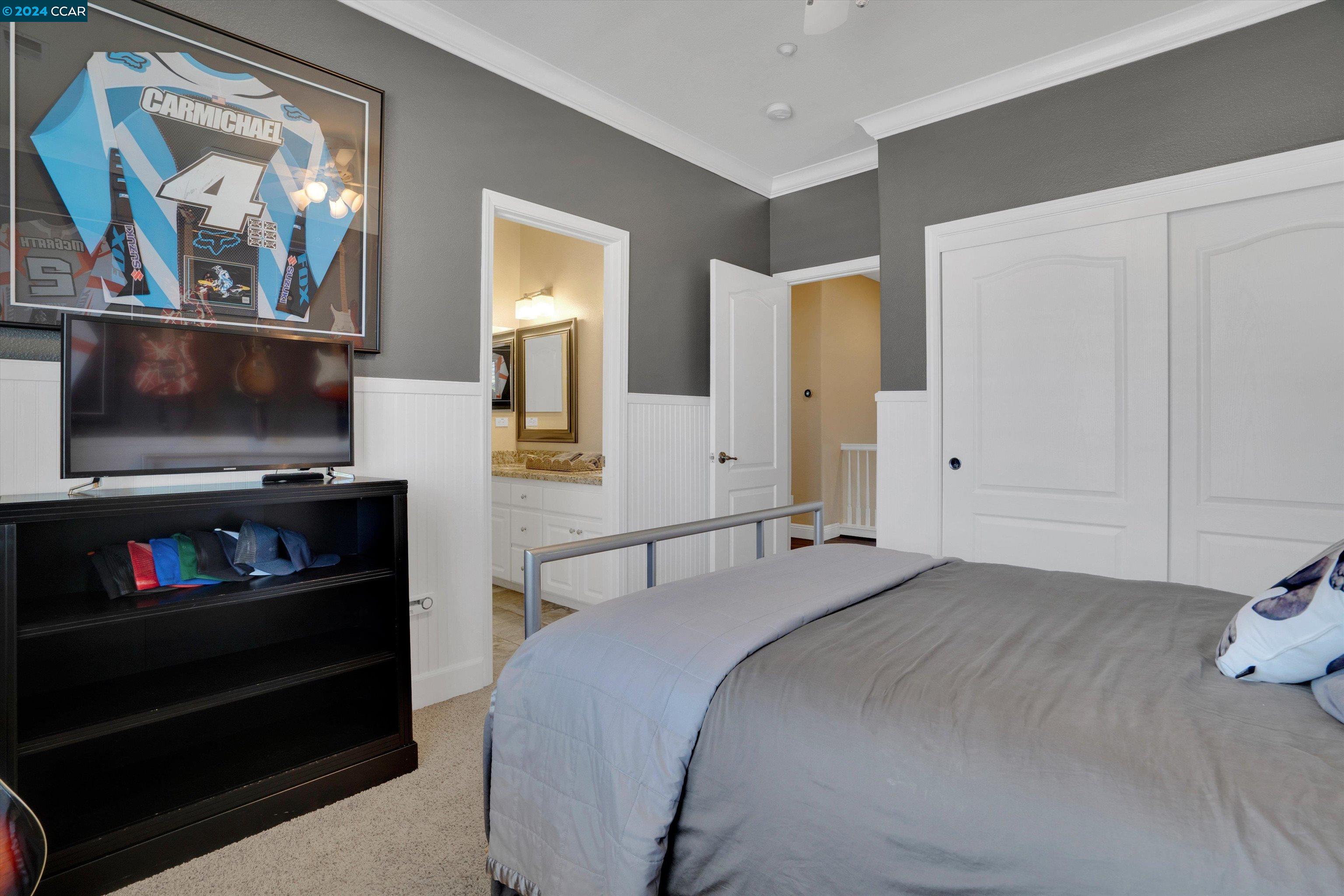 147 E Country Club Dr