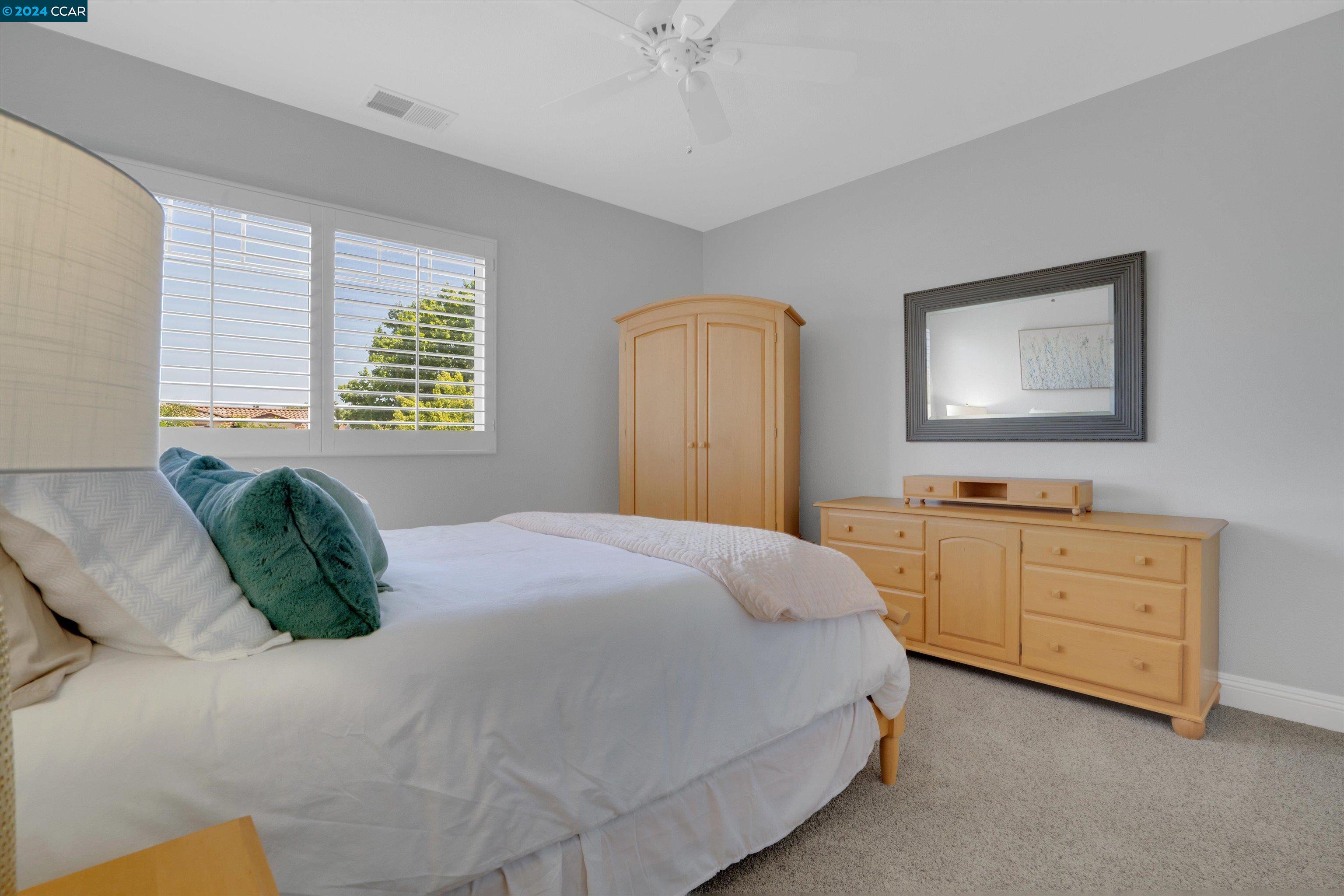 147 E Country Club Dr