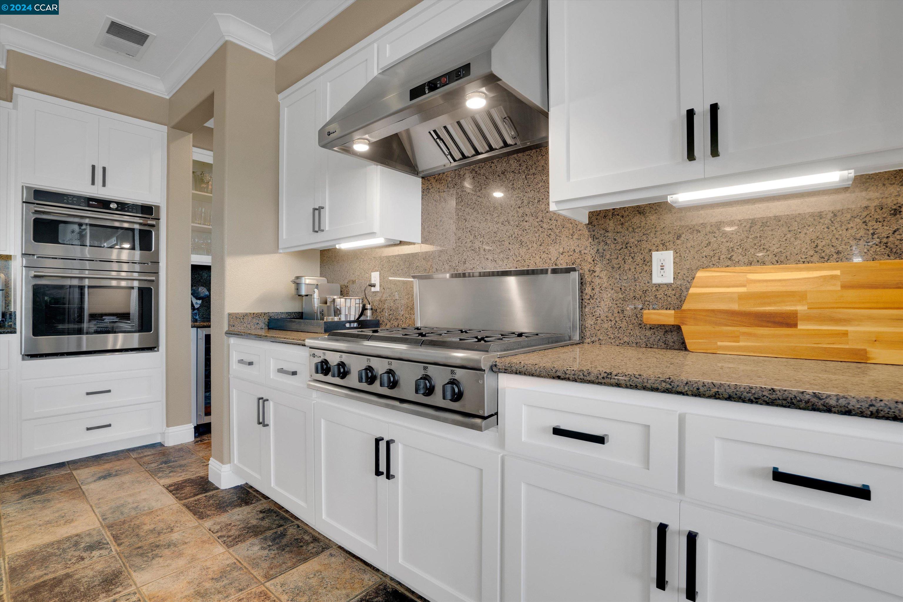 147 E Country Club Dr