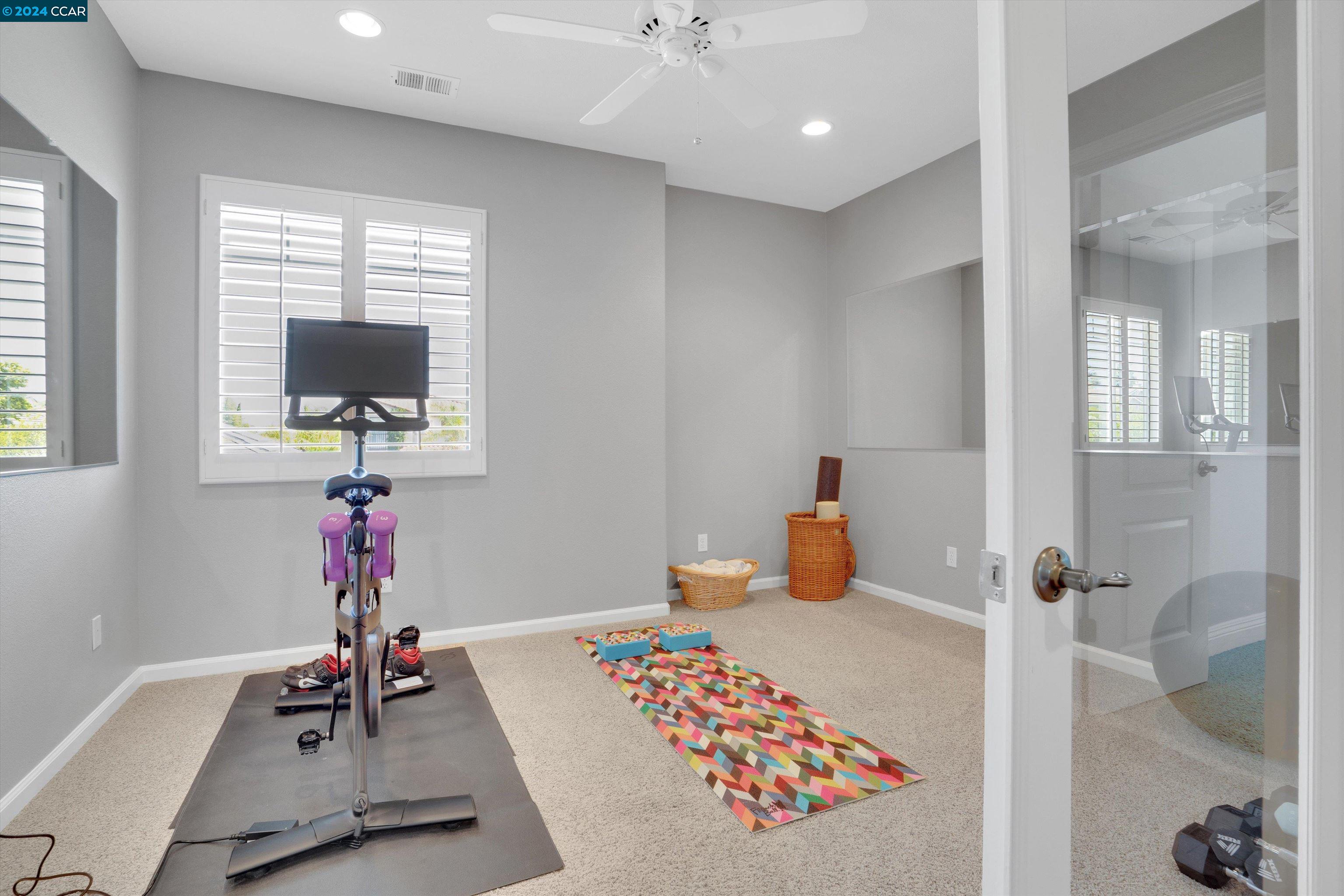 147 E Country Club Dr
