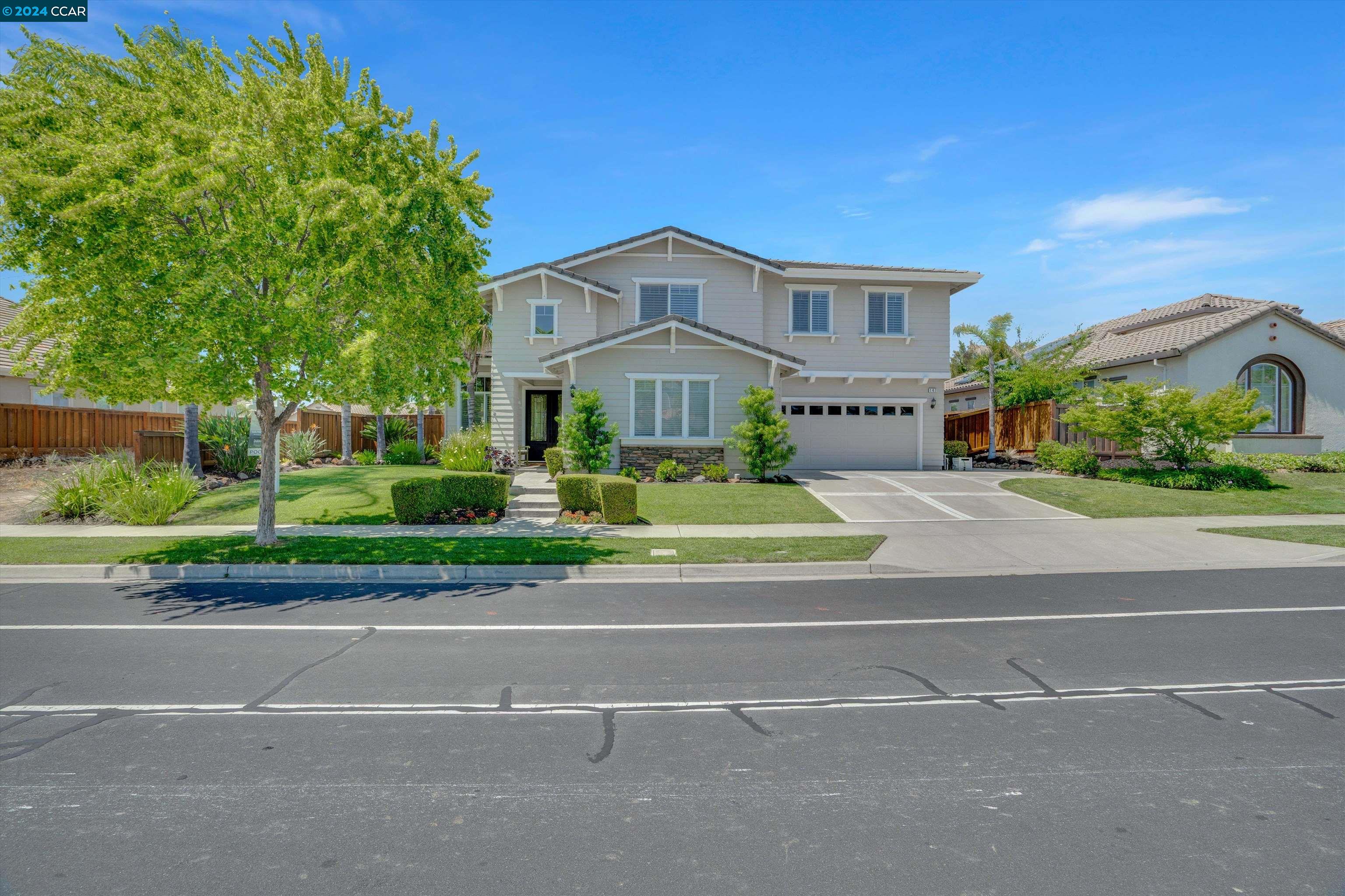 147 E Country Club Dr