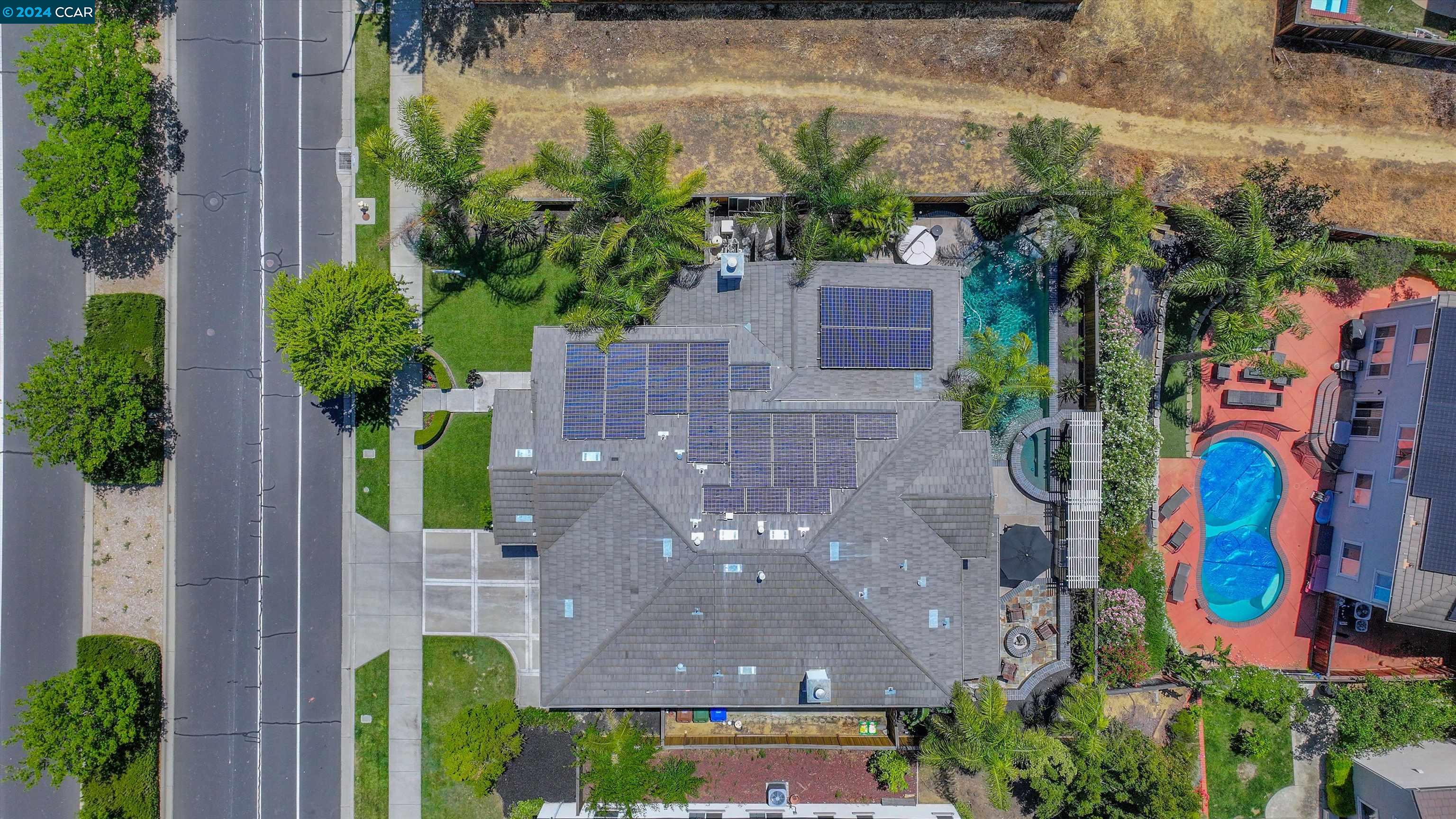 147 E Country Club Dr