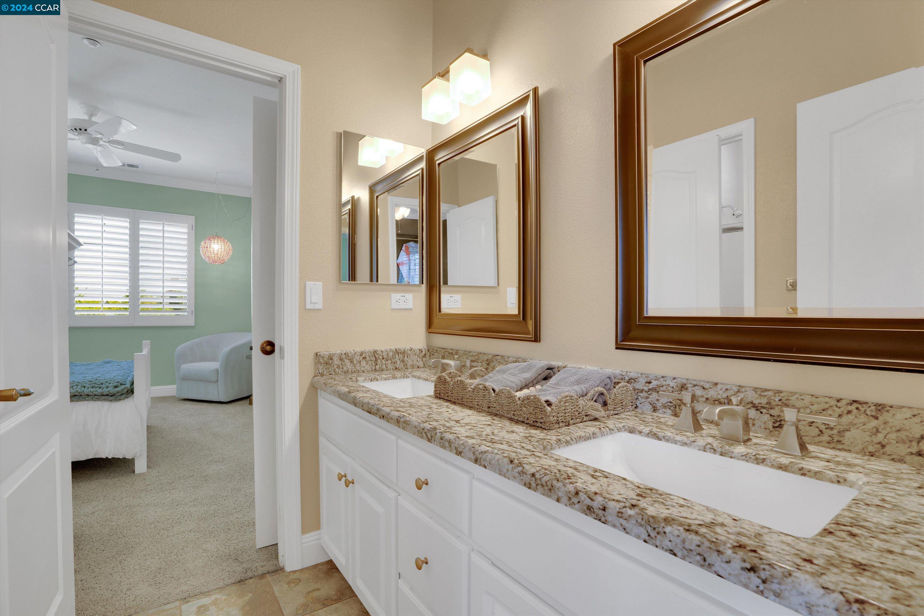 147 E Country Club Dr