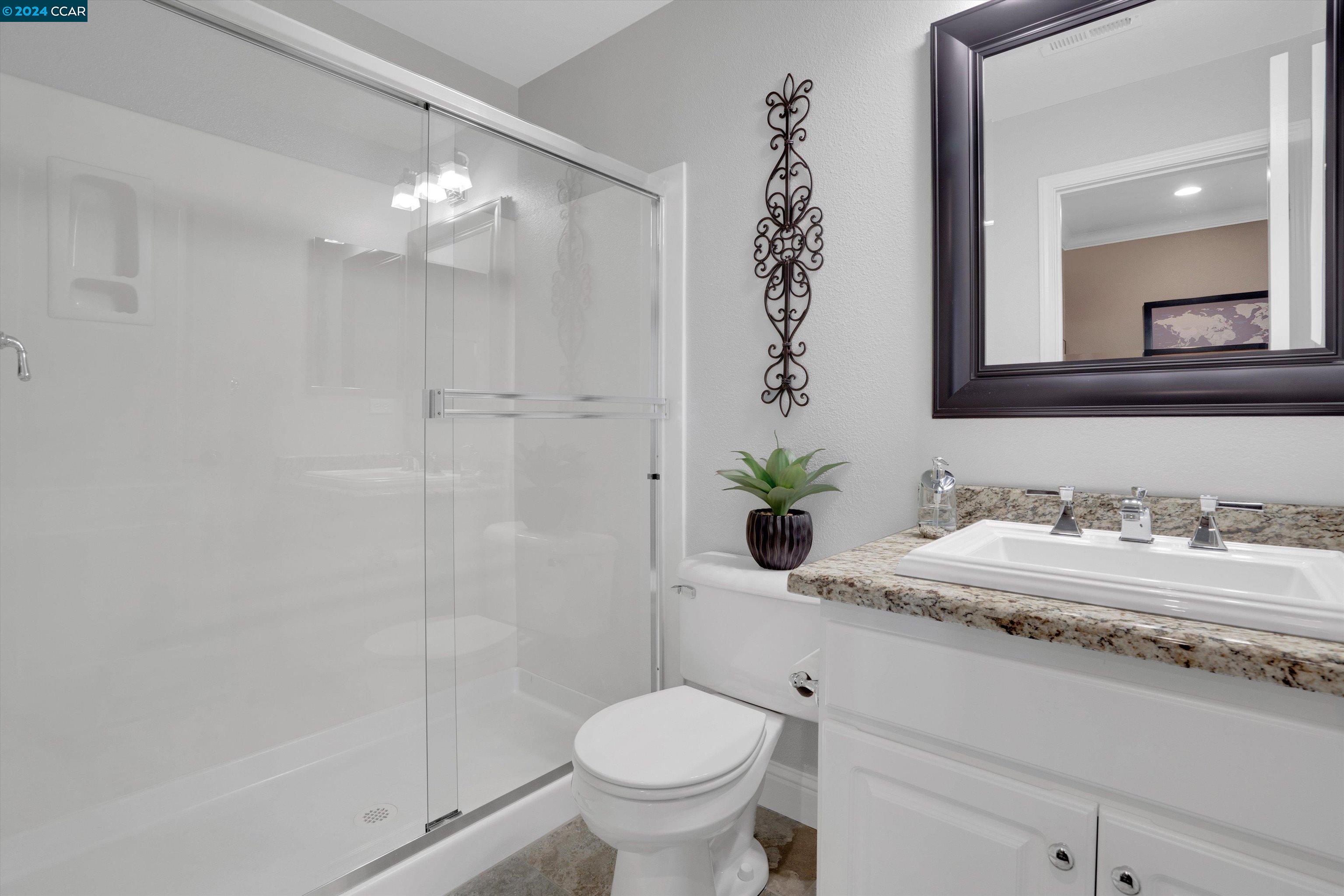147 E Country Club Dr