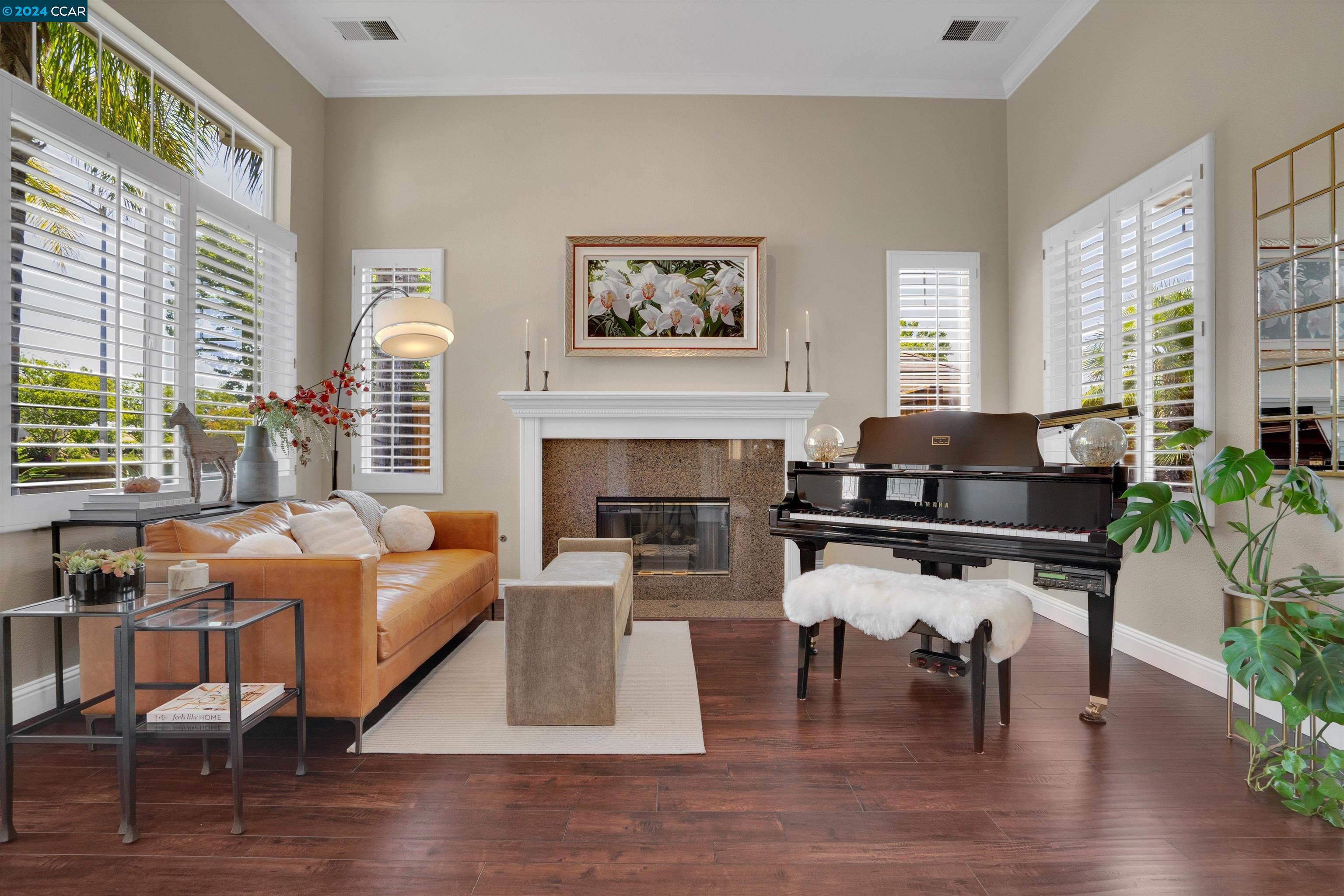 147 E Country Club Dr