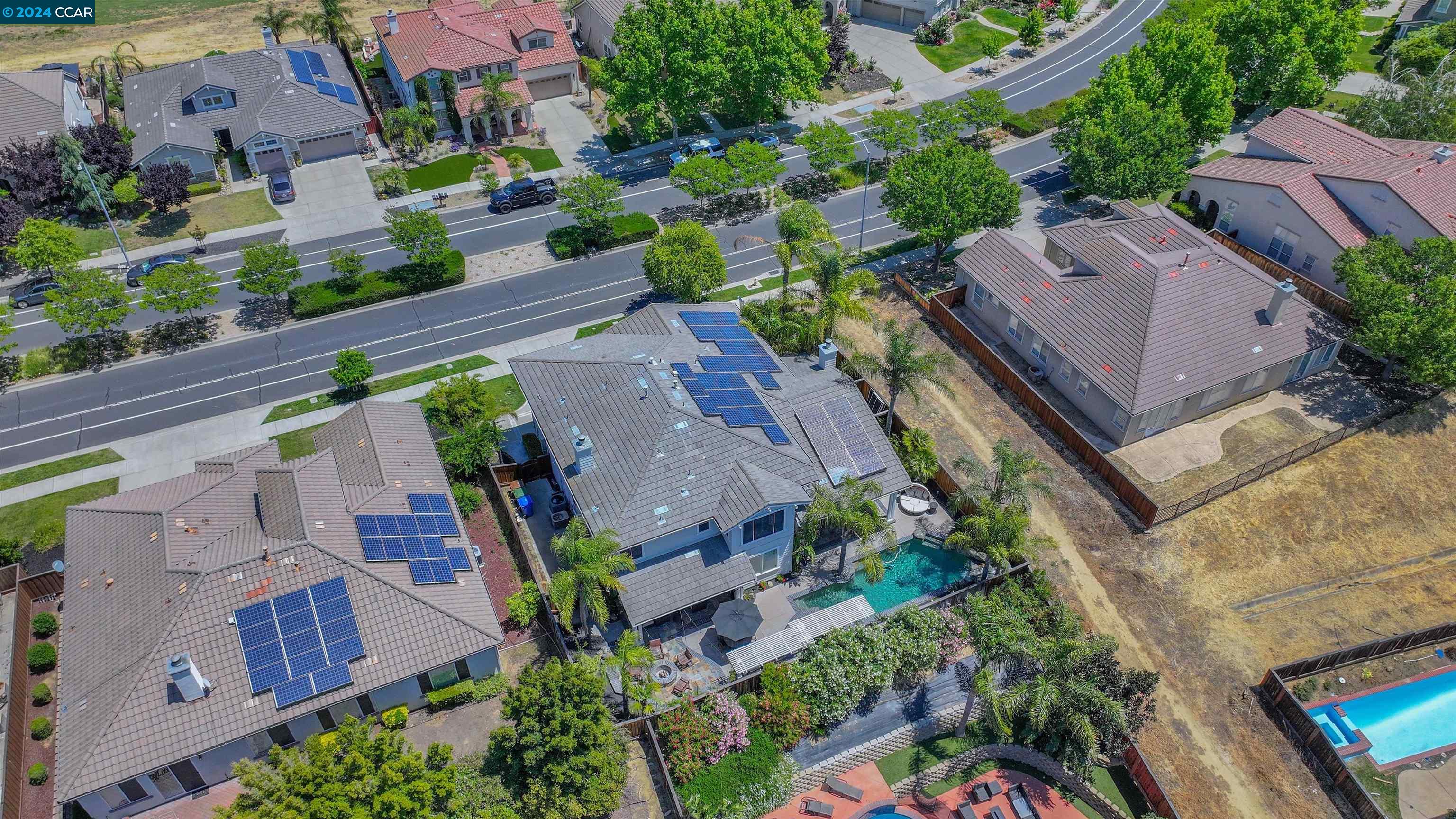 147 E Country Club Dr