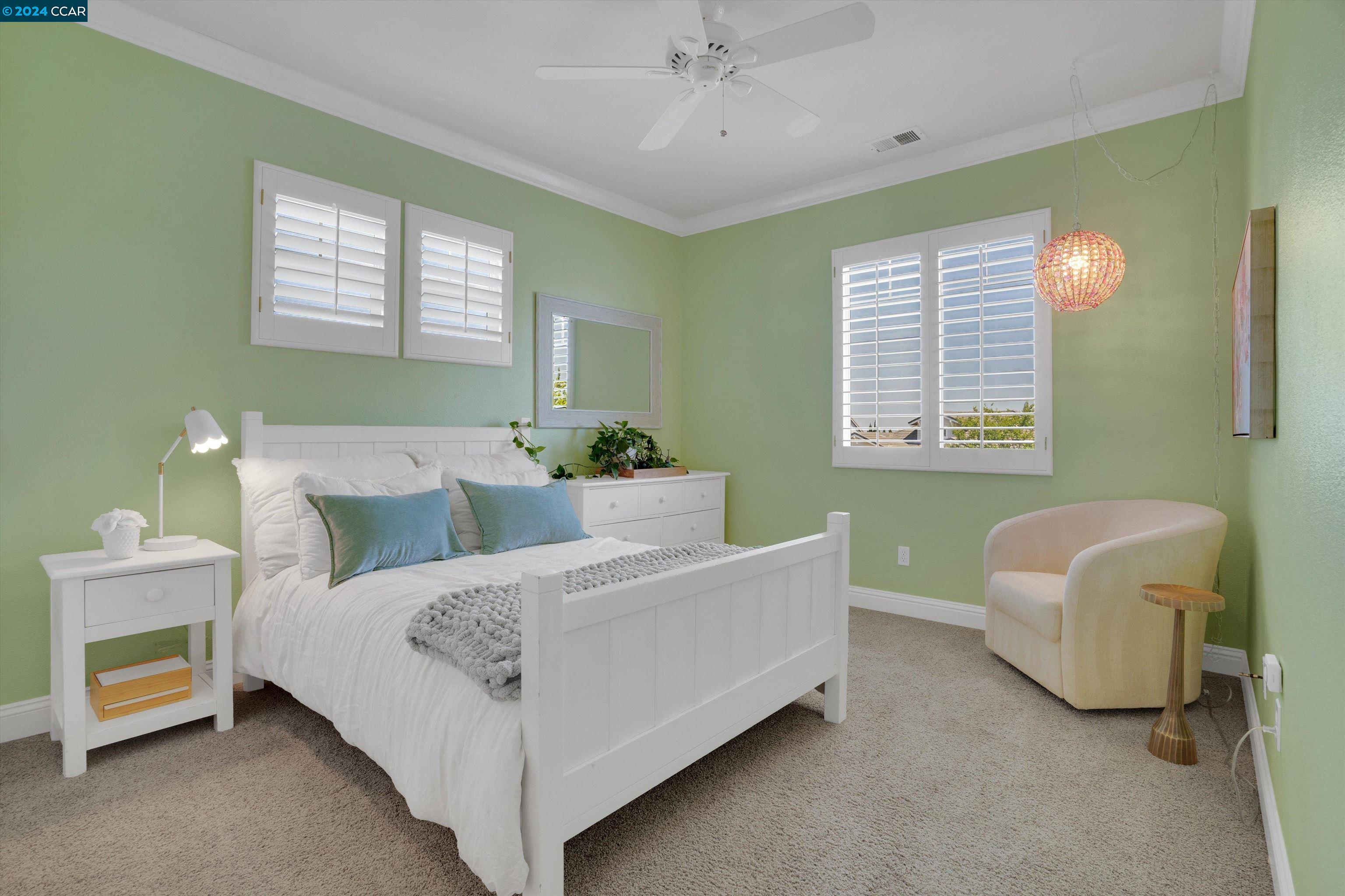 147 E Country Club Dr