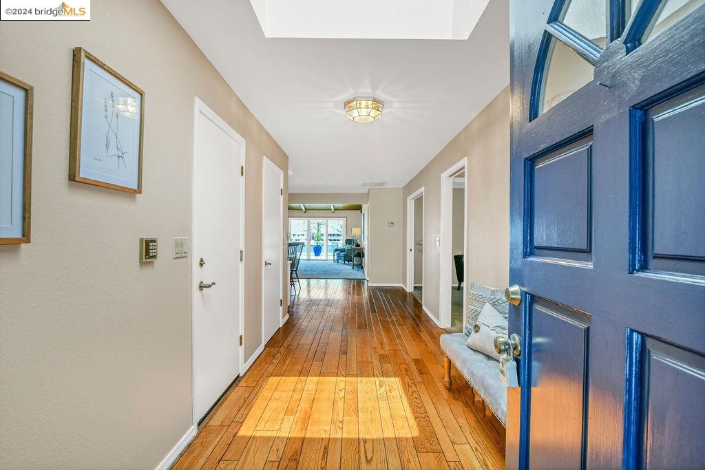 1887 Dolphin Pl
