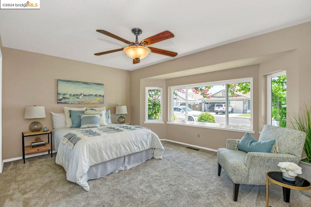 1887 Dolphin Pl
