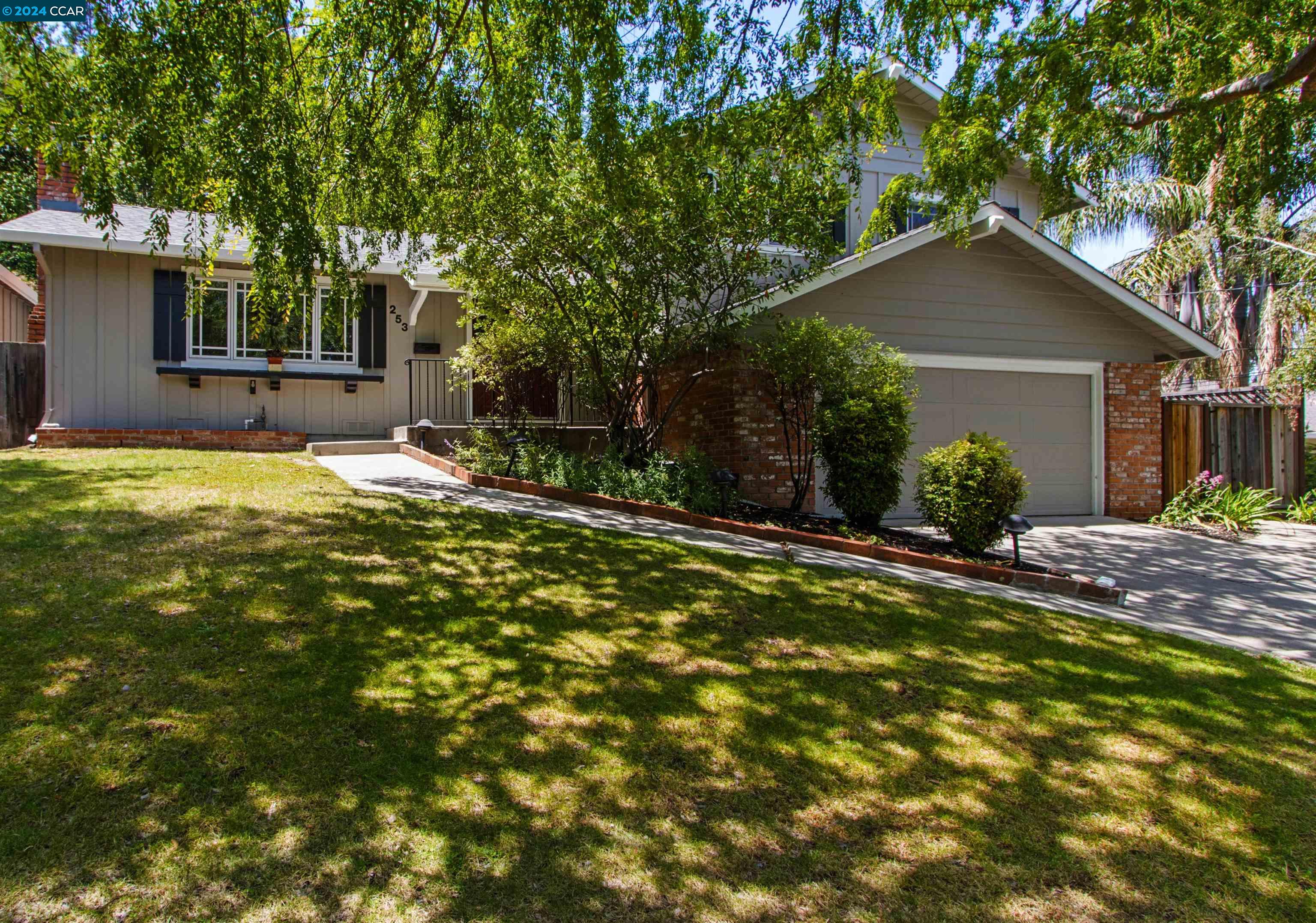 253 Valley Dr